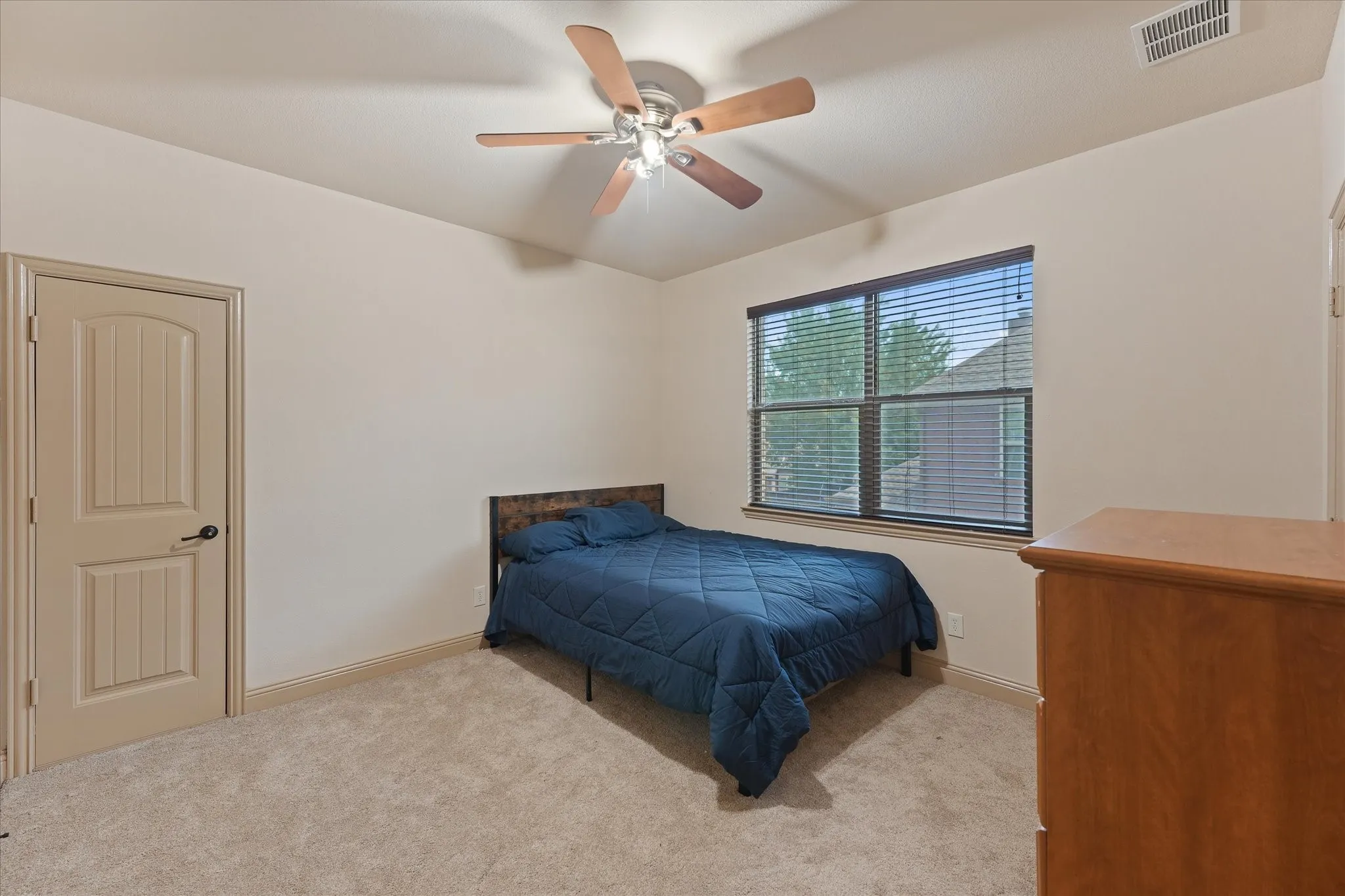 Single Family Residence For Sale in Collin County , 7910 Edgeglen Trail, Sachse, Texas 75048, 5 Bedroom, 4 Bathroom, 3 Garage spaces, 3,815 Sqft, built in 2014, mls#21337712, Real Estate Agent in Sachse, Homes For Sale in Collin county, Homes For Sale in Sachse, Realtor in Sachse Texas, Real Estate Brokerage Independent Realty Texas, Luminita Cordes Realtor