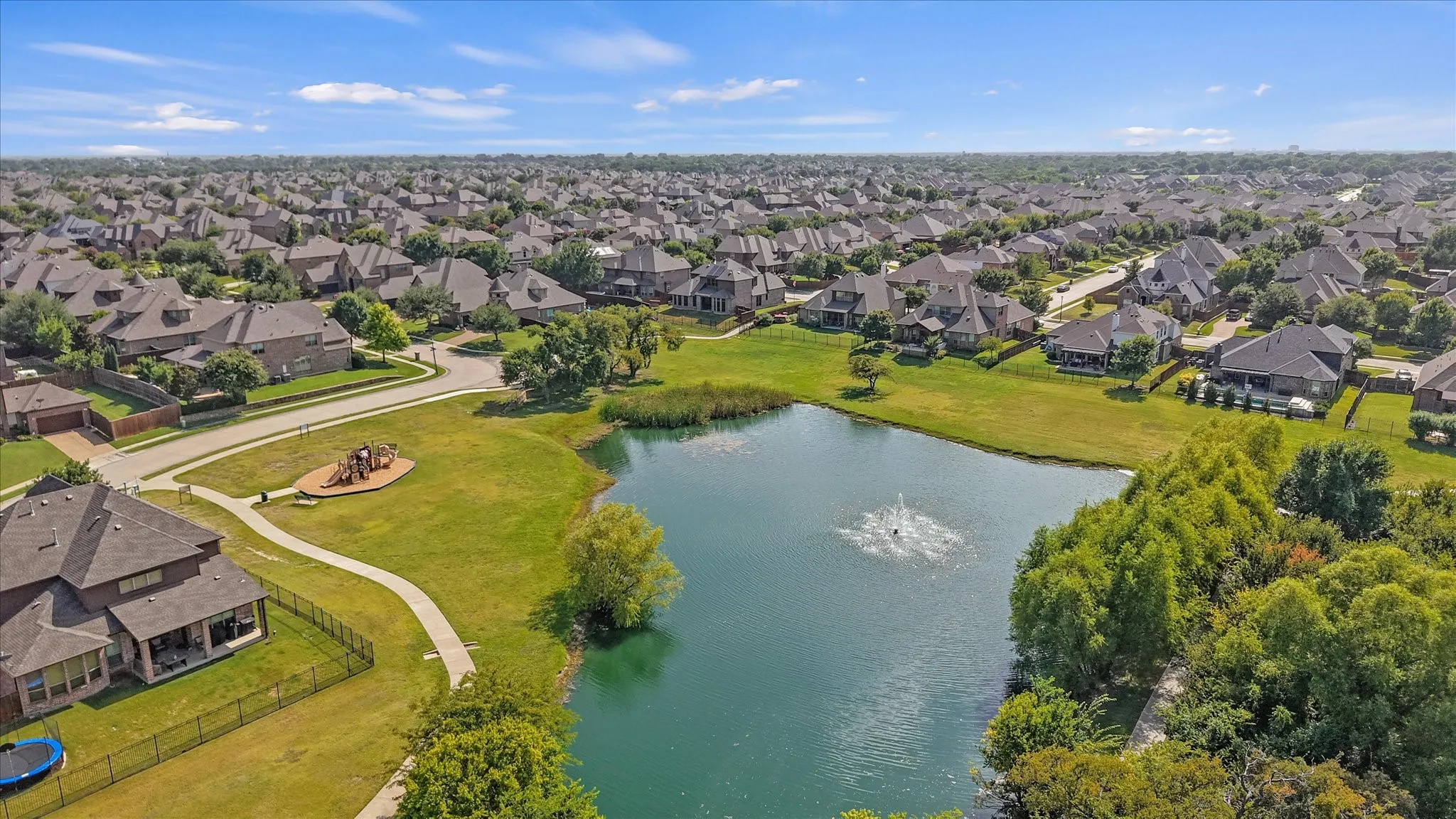 Single Family Residence For Sale in Collin County , 7910 Edgeglen Trail, Sachse, Texas 75048, 5 Bedroom, 4 Bathroom, 3 Garage spaces, 3,815 Sqft, built in 2014, mls#21337712, Real Estate Agent in Sachse, Homes For Sale in Collin county, Homes For Sale in Sachse, Realtor in Sachse Texas, Real Estate Brokerage Independent Realty Texas, Luminita Cordes Realtor