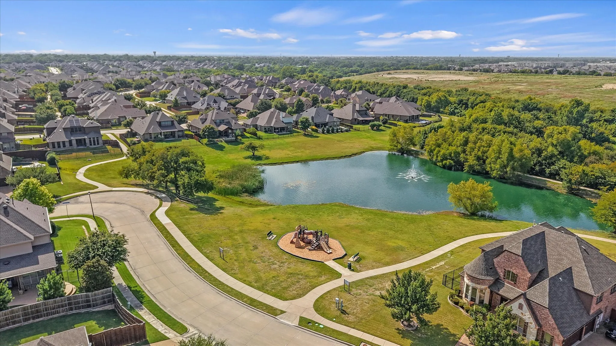 Single Family Residence For Sale in Collin County , 7910 Edgeglen Trail, Sachse, Texas 75048, 5 Bedroom, 4 Bathroom, 3 Garage spaces, 3,815 Sqft, built in 2014, mls#21337712, Real Estate Agent in Sachse, Homes For Sale in Collin county, Homes For Sale in Sachse, Realtor in Sachse Texas, Real Estate Brokerage Independent Realty Texas, Luminita Cordes Realtor
