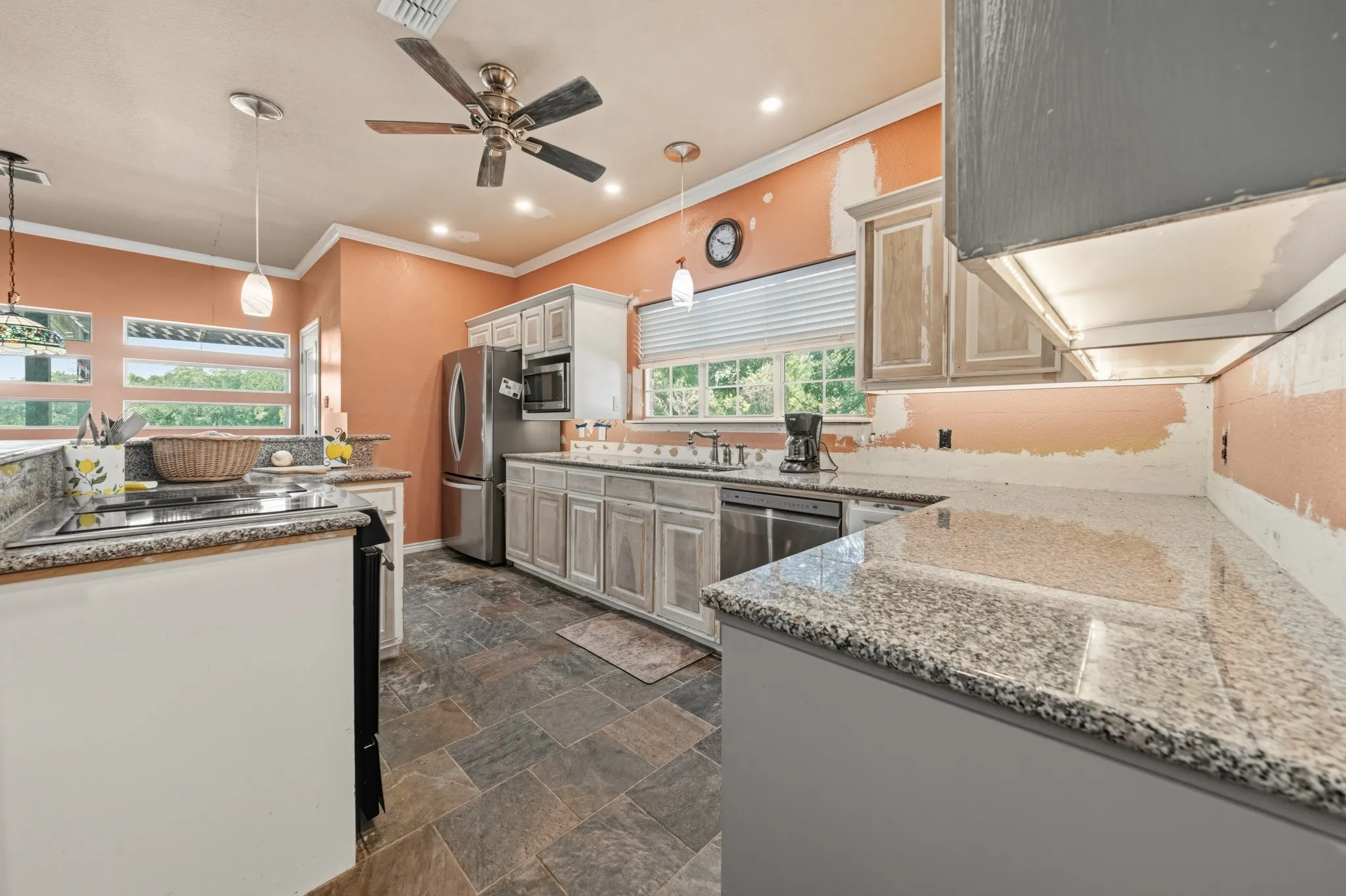 Single Family Residence For Sale in Hill County , 34057 Stonewood Loop, Whitney, Texas 76692, 5 Bedrooms, 3 Bathrooms, 2 Garage spaces, 2,800 Sqft, built in 1996, Price $450,000, mls#21339195, Real Estate Agent in Whitney, Homes For Sale in Hill county, Homes For Sale in Whitney, Realtor in Whitney Texas, Real Estate Brokerage Independent Realty Texas, Luminita Cordes Realtor