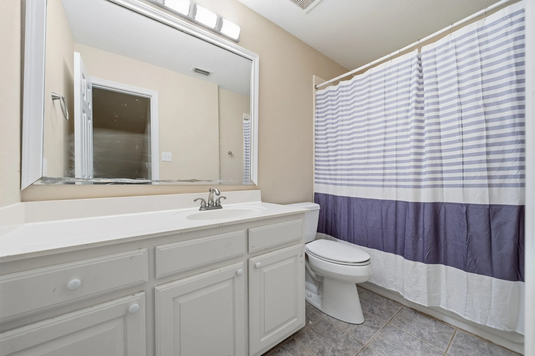Single Family Residence For Sale in Hill County , 34057 Stonewood Loop, Whitney, Texas 76692, 5 Bedrooms, 3 Bathrooms, 2 Garage spaces, 2,800 Sqft, built in 1996, Price $450,000, mls#21339195, Real Estate Agent in Whitney, Homes For Sale in Hill county, Homes For Sale in Whitney, Realtor in Whitney Texas, Real Estate Brokerage Independent Realty Texas, Luminita Cordes Realtor