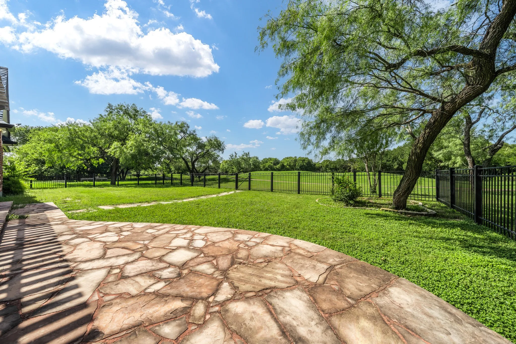 Single Family Residence For Sale in Hill County , 34057 Stonewood Loop, Whitney, Texas 76692, 5 Bedrooms, 3 Bathrooms, 2 Garage spaces, 2,800 Sqft, built in 1996, Price $450,000, mls#21339195, Real Estate Agent in Whitney, Homes For Sale in Hill county, Homes For Sale in Whitney, Realtor in Whitney Texas, Real Estate Brokerage Independent Realty Texas, Luminita Cordes Realtor