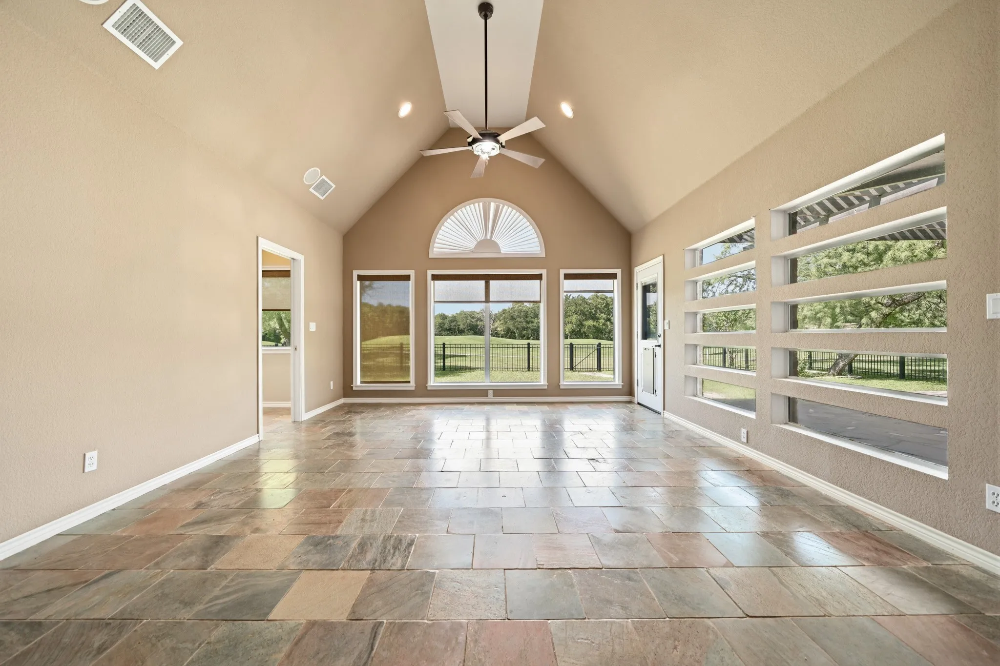 Single Family Residence For Sale in Hill County , 34057 Stonewood Loop, Whitney, Texas 76692, 5 Bedrooms, 3 Bathrooms, 2 Garage spaces, 2,800 Sqft, built in 1996, Price $450,000, mls#21339195, Real Estate Agent in Whitney, Homes For Sale in Hill county, Homes For Sale in Whitney, Realtor in Whitney Texas, Real Estate Brokerage Independent Realty Texas, Luminita Cordes Realtor