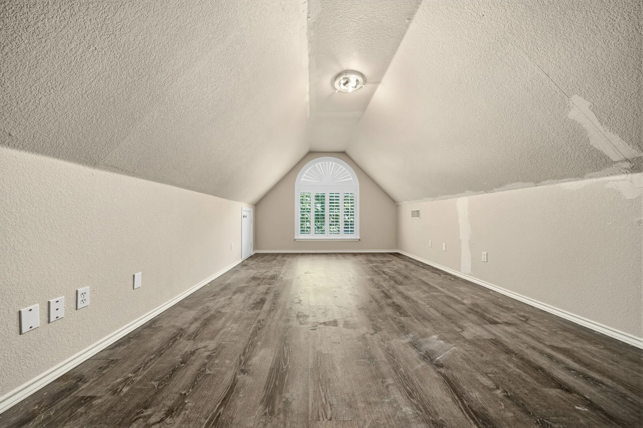 Single Family Residence For Sale in Hill County , 34057 Stonewood Loop, Whitney, Texas 76692, 5 Bedrooms, 3 Bathrooms, 2 Garage spaces, 2,800 Sqft, built in 1996, Price $450,000, mls#21339195, Real Estate Agent in Whitney, Homes For Sale in Hill county, Homes For Sale in Whitney, Realtor in Whitney Texas, Real Estate Brokerage Independent Realty Texas, Luminita Cordes Realtor