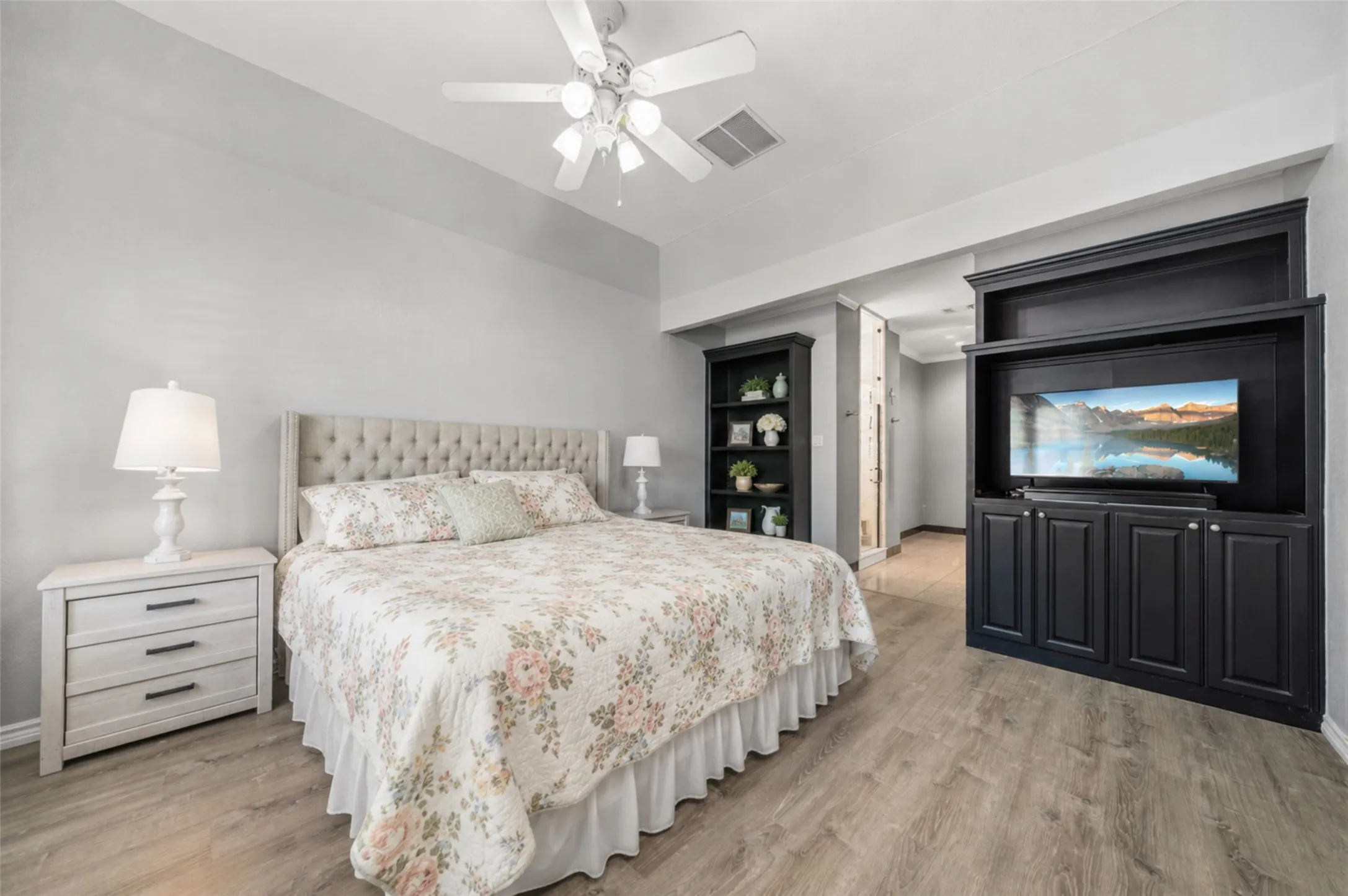 Single Family Residence For Sale in Hill County , 34057 Stonewood Loop, Whitney, Texas 76692, 5 Bedrooms, 3 Bathrooms, 2 Garage spaces, 2,800 Sqft, built in 1996, Price $450,000, mls#21339195, Real Estate Agent in Whitney, Homes For Sale in Hill county, Homes For Sale in Whitney, Realtor in Whitney Texas, Real Estate Brokerage Independent Realty Texas, Luminita Cordes Realtor
