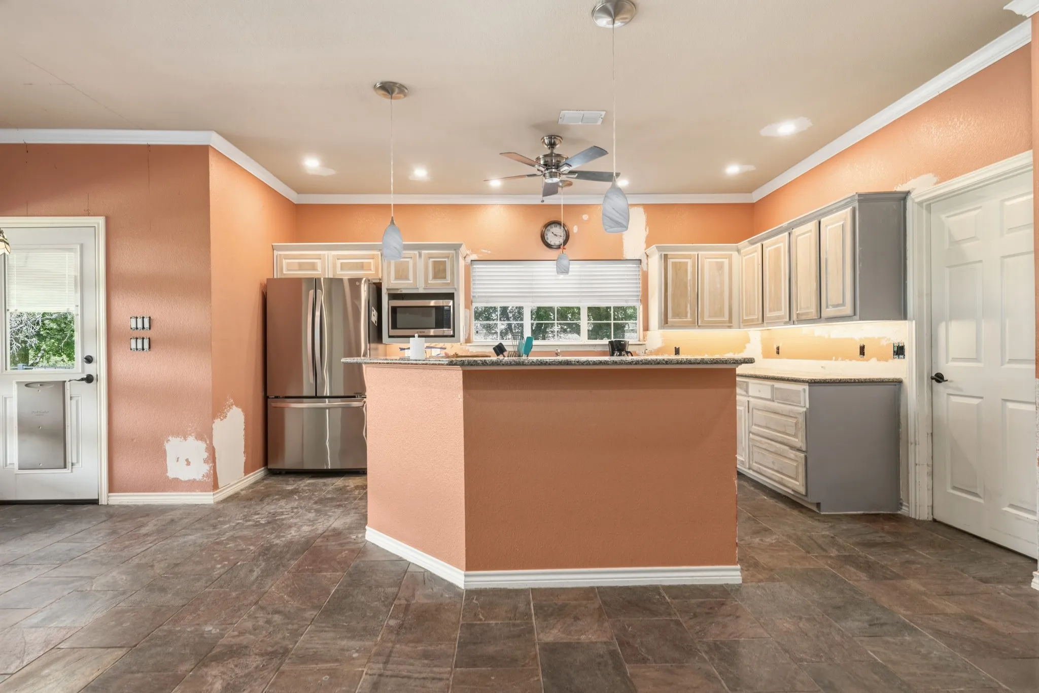 Single Family Residence For Sale in Hill County , 34057 Stonewood Loop, Whitney, Texas 76692, 5 Bedrooms, 3 Bathrooms, 2 Garage spaces, 2,800 Sqft, built in 1996, Price $450,000, mls#21339195, Real Estate Agent in Whitney, Homes For Sale in Hill county, Homes For Sale in Whitney, Realtor in Whitney Texas, Real Estate Brokerage Independent Realty Texas, Luminita Cordes Realtor