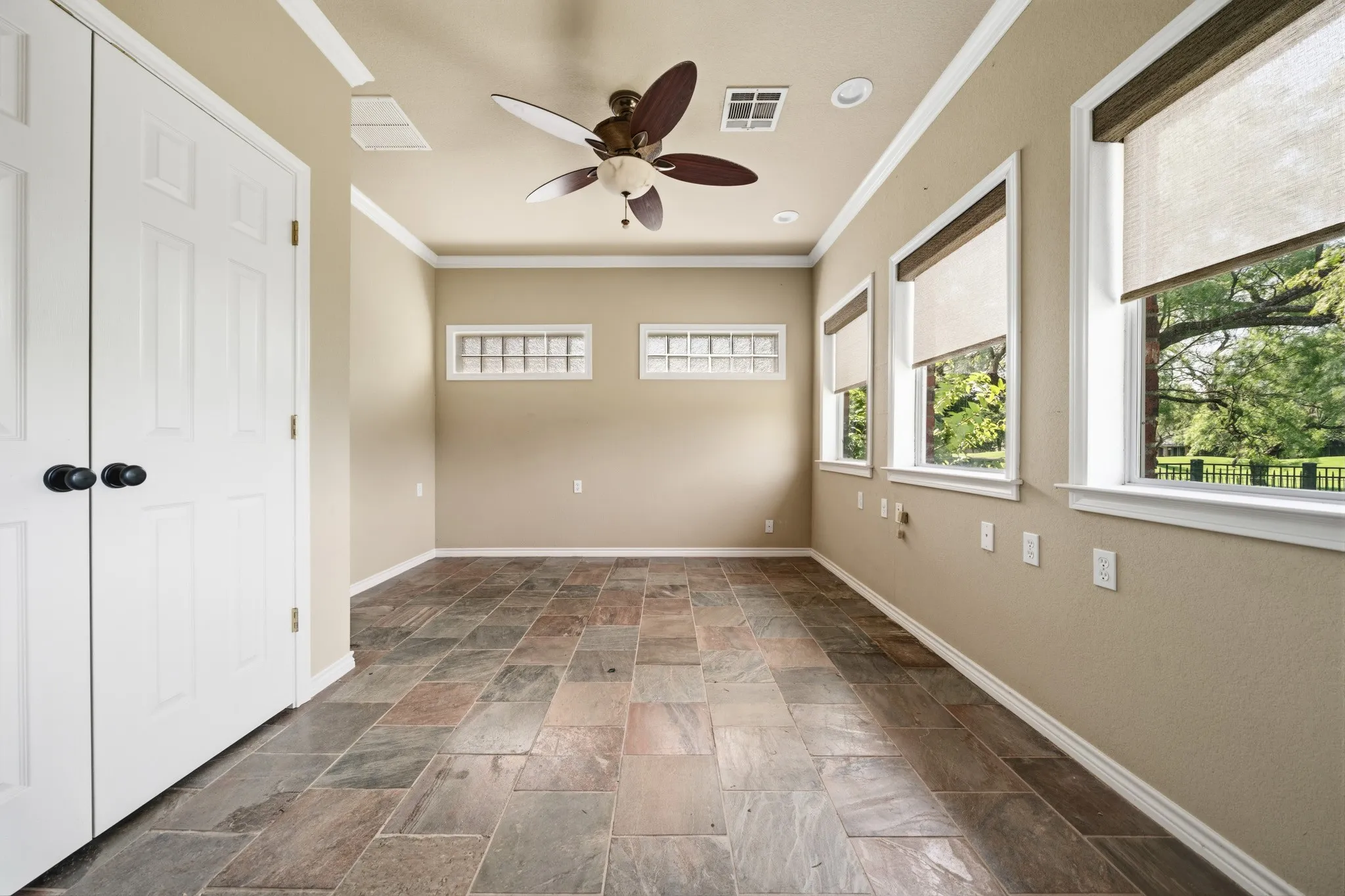 Single Family Residence For Sale in Hill County , 34057 Stonewood Loop, Whitney, Texas 76692, 5 Bedrooms, 3 Bathrooms, 2 Garage spaces, 2,800 Sqft, built in 1996, Price $450,000, mls#21339195, Real Estate Agent in Whitney, Homes For Sale in Hill county, Homes For Sale in Whitney, Realtor in Whitney Texas, Real Estate Brokerage Independent Realty Texas, Luminita Cordes Realtor