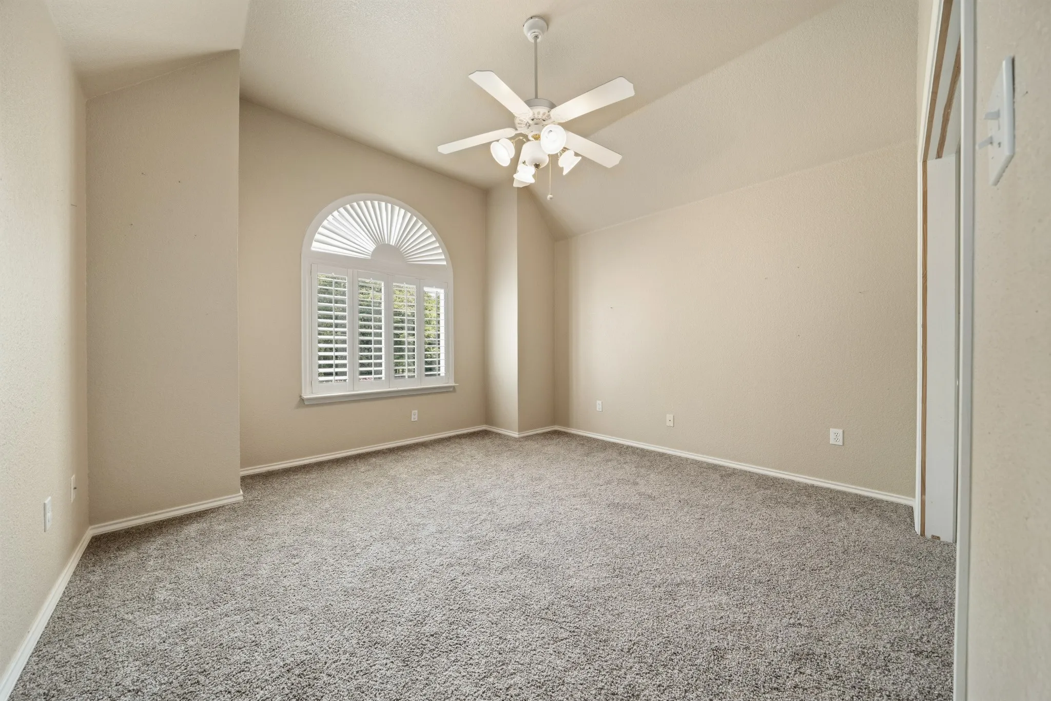 Single Family Residence For Sale in Hill County , 34057 Stonewood Loop, Whitney, Texas 76692, 5 Bedrooms, 3 Bathrooms, 2 Garage spaces, 2,800 Sqft, built in 1996, Price $450,000, mls#21339195, Real Estate Agent in Whitney, Homes For Sale in Hill county, Homes For Sale in Whitney, Realtor in Whitney Texas, Real Estate Brokerage Independent Realty Texas, Luminita Cordes Realtor