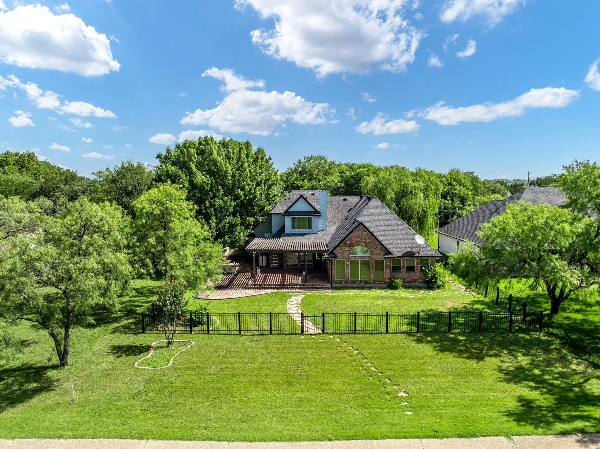 Single Family Residence For Sale in Hill County , 34057 Stonewood Loop, Whitney, Texas 76692, 5 Bedrooms, 3 Bathrooms, 2 Garage spaces, 2,800 Sqft, built in 1996, Price $450,000, mls#21339195, Real Estate Agent in Whitney, Homes For Sale in Hill county, Homes For Sale in Whitney, Realtor in Whitney Texas, Real Estate Brokerage Independent Realty Texas, Luminita Cordes Realtor