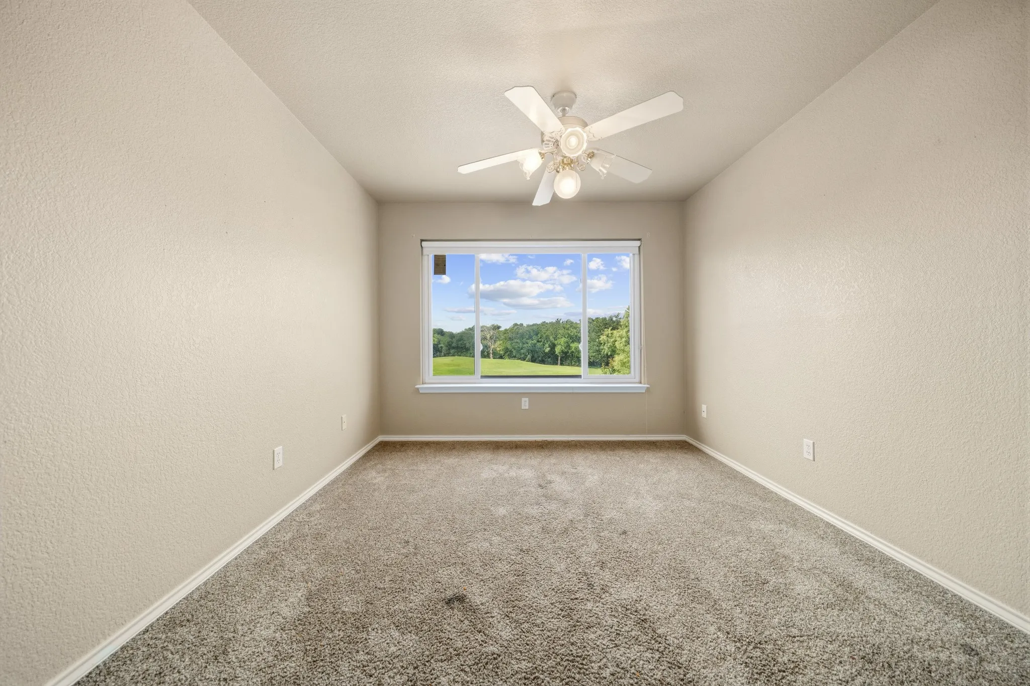 Single Family Residence For Sale in Hill County , 34057 Stonewood Loop, Whitney, Texas 76692, 5 Bedrooms, 3 Bathrooms, 2 Garage spaces, 2,800 Sqft, built in 1996, Price $450,000, mls#21339195, Real Estate Agent in Whitney, Homes For Sale in Hill county, Homes For Sale in Whitney, Realtor in Whitney Texas, Real Estate Brokerage Independent Realty Texas, Luminita Cordes Realtor