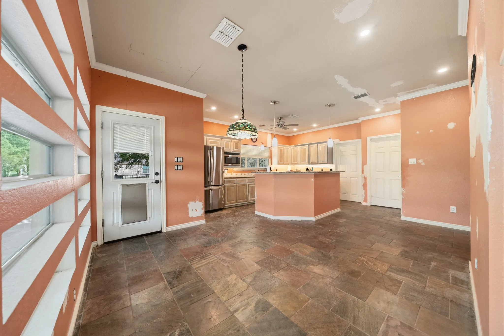 Single Family Residence For Sale in Hill County , 34057 Stonewood Loop, Whitney, Texas 76692, 5 Bedrooms, 3 Bathrooms, 2 Garage spaces, 2,800 Sqft, built in 1996, Price $450,000, mls#21339195, Real Estate Agent in Whitney, Homes For Sale in Hill county, Homes For Sale in Whitney, Realtor in Whitney Texas, Real Estate Brokerage Independent Realty Texas, Luminita Cordes Realtor