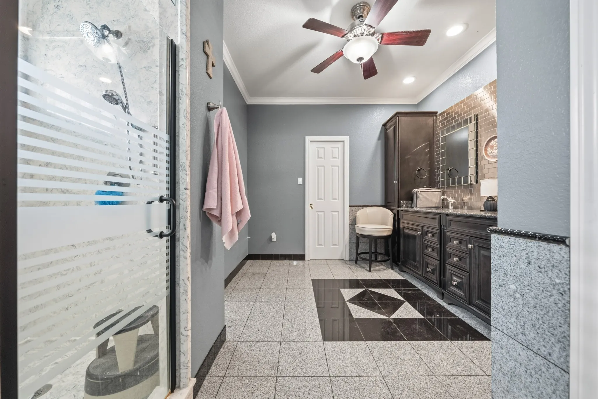 Single Family Residence For Sale in Hill County , 34057 Stonewood Loop, Whitney, Texas 76692, 5 Bedrooms, 3 Bathrooms, 2 Garage spaces, 2,800 Sqft, built in 1996, Price $450,000, mls#21339195, Real Estate Agent in Whitney, Homes For Sale in Hill county, Homes For Sale in Whitney, Realtor in Whitney Texas, Real Estate Brokerage Independent Realty Texas, Luminita Cordes Realtor