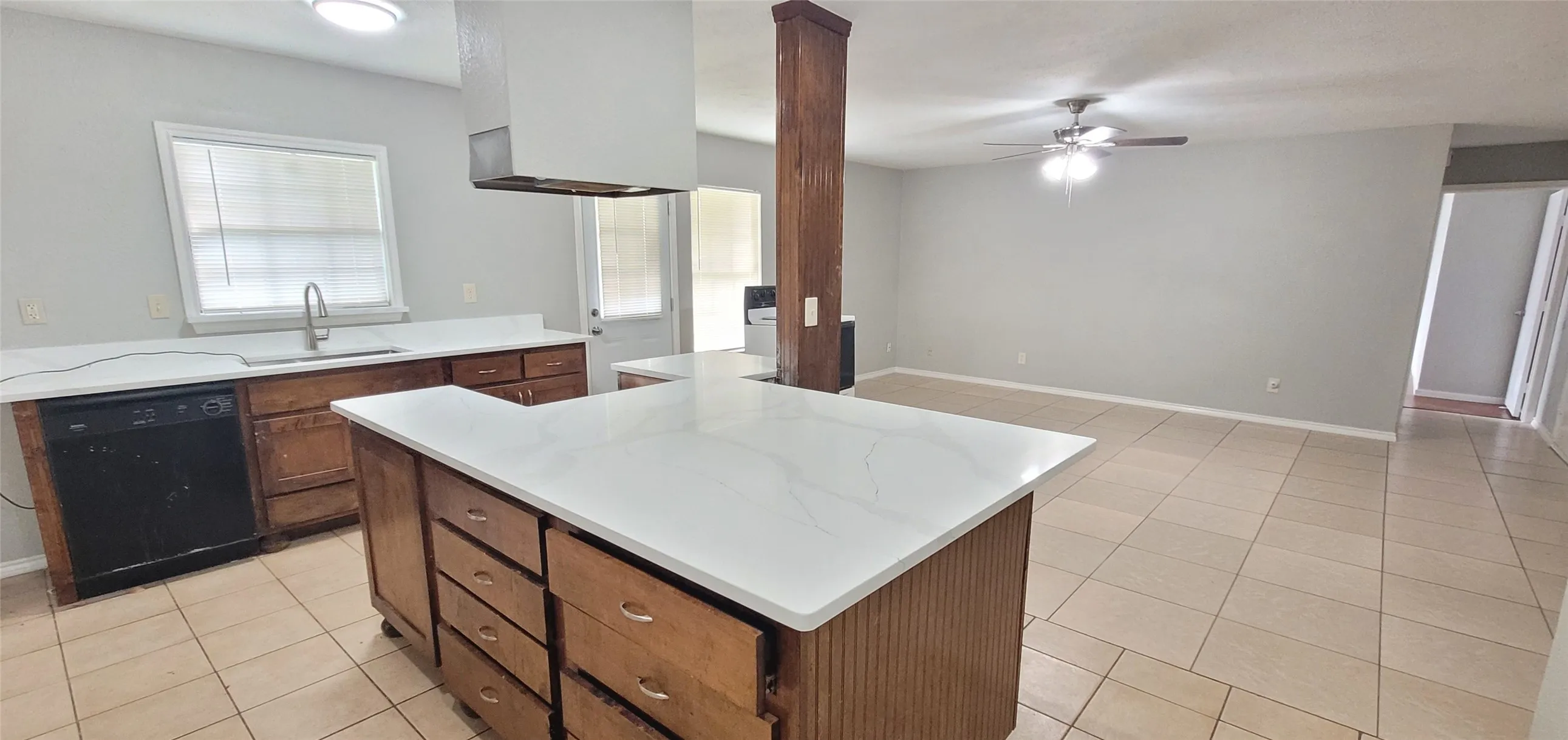 Single Family Residence For Rent in Dallas County , 7415 Cave Drive, Dallas, Texas 75249, 3 Bedrooms, 2 Bathrooms, 2 Garage spaces, 1,731 Sqft, built in 1979, Price $2,000, mls#21339214, Real Estate Agent in Dallas, Homes For Rent in Dallas county, Homes For Rent in Dallas, Realtor in Dallas Texas, Real Estate Brokerage Independent Realty Texas, Luminita Cordes Realtor
