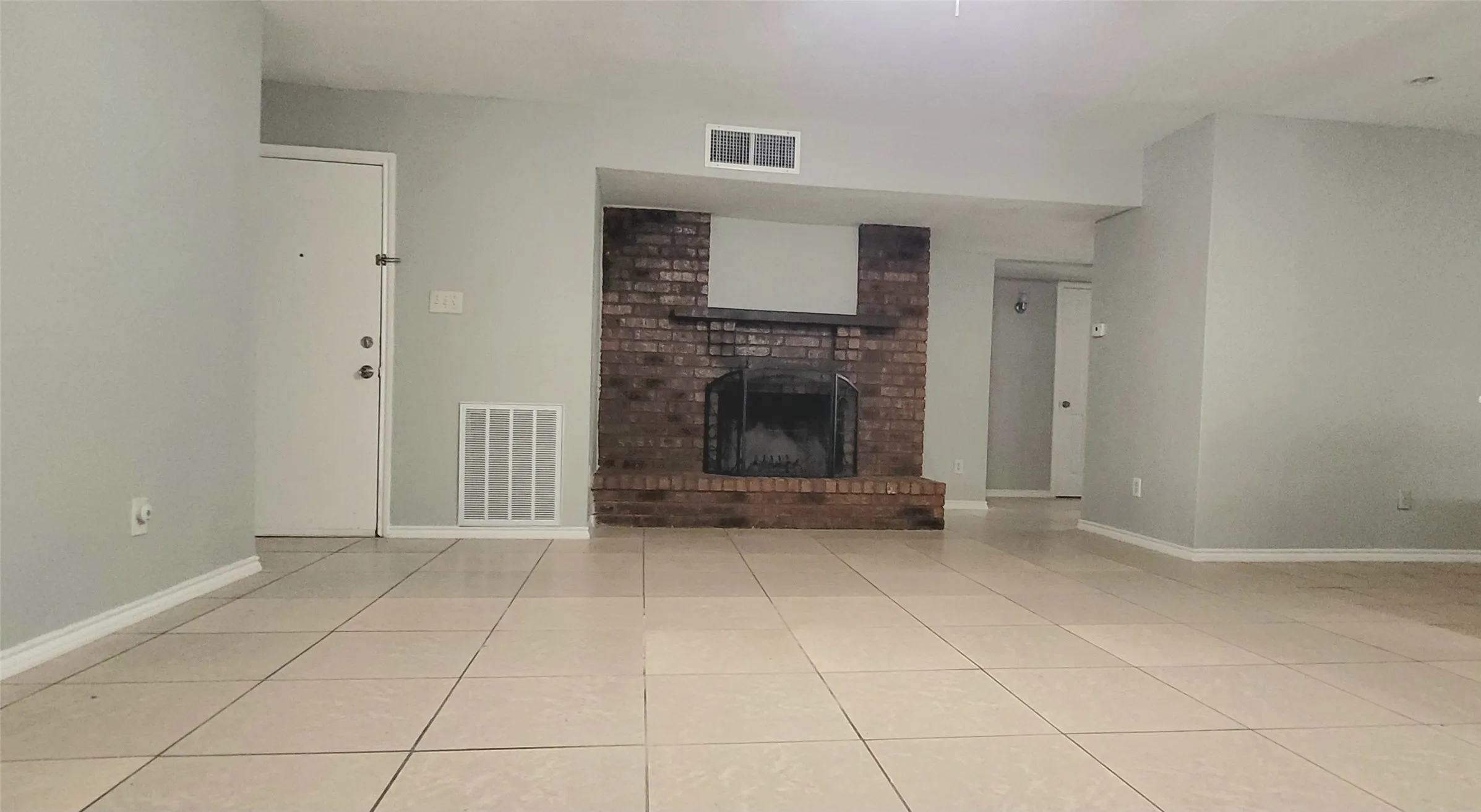 Single Family Residence For Rent in Dallas County , 7415 Cave Drive, Dallas, Texas 75249, 3 Bedrooms, 2 Bathrooms, 2 Garage spaces, 1,731 Sqft, built in 1979, Price $2,000, mls#21339214, Real Estate Agent in Dallas, Homes For Rent in Dallas county, Homes For Rent in Dallas, Realtor in Dallas Texas, Real Estate Brokerage Independent Realty Texas, Luminita Cordes Realtor