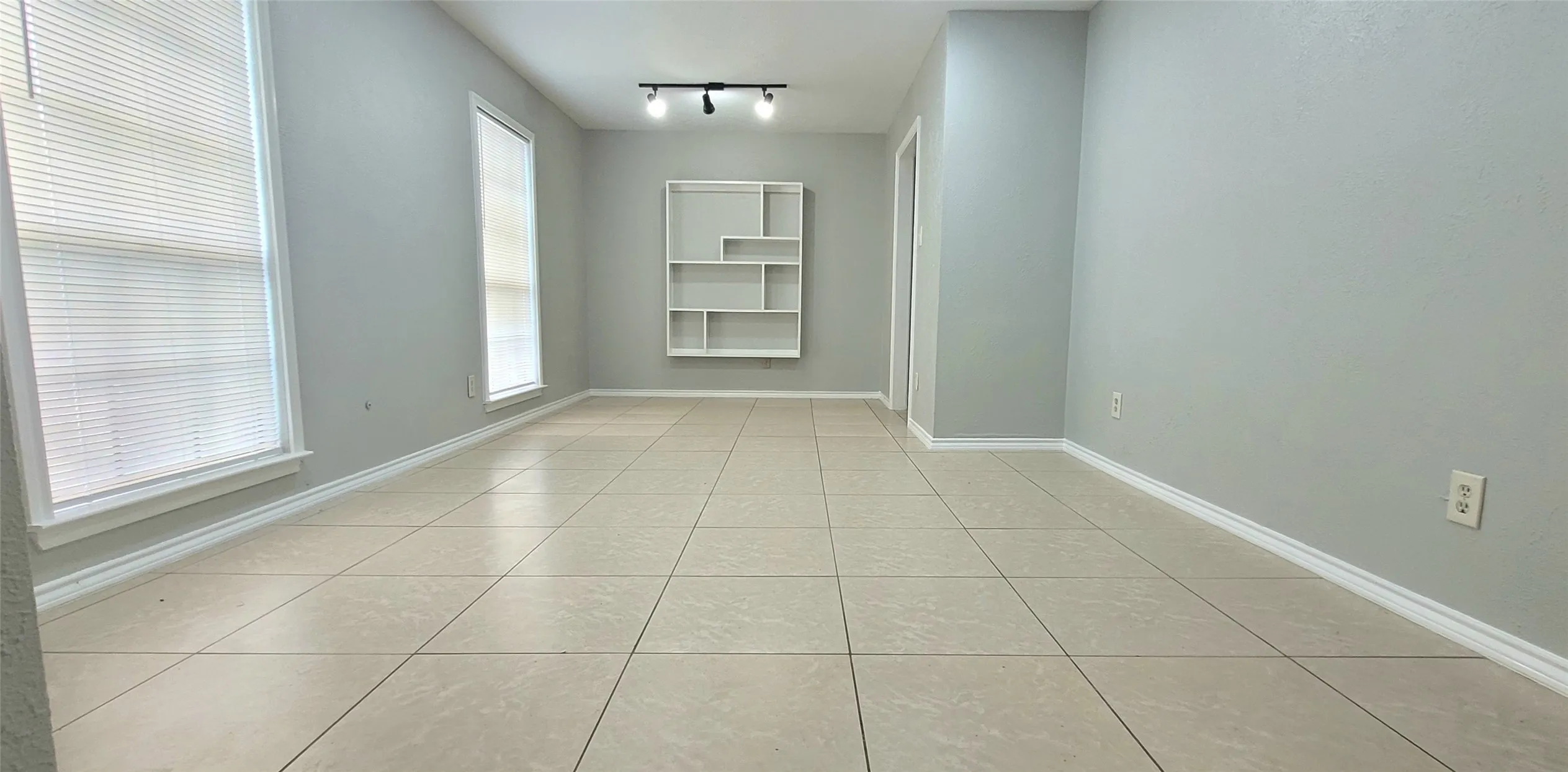 Single Family Residence For Rent in Dallas County , 7415 Cave Drive, Dallas, Texas 75249, 3 Bedrooms, 2 Bathrooms, 2 Garage spaces, 1,731 Sqft, built in 1979, Price $2,000, mls#21339214, Real Estate Agent in Dallas, Homes For Rent in Dallas county, Homes For Rent in Dallas, Realtor in Dallas Texas, Real Estate Brokerage Independent Realty Texas, Luminita Cordes Realtor