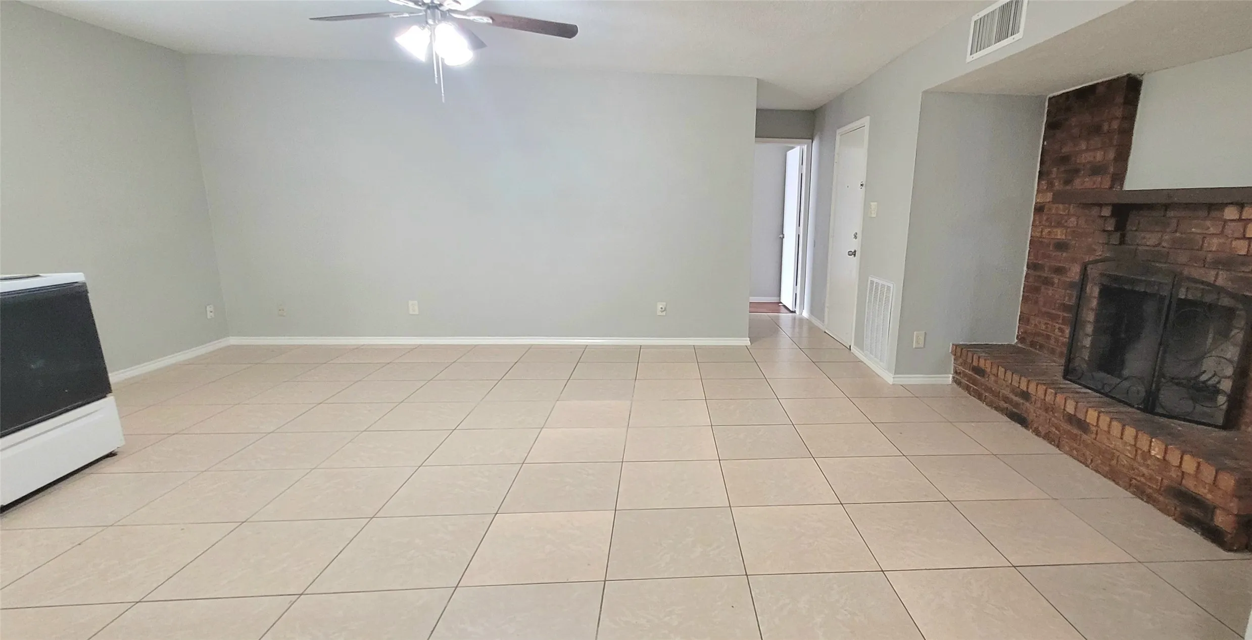 Single Family Residence For Rent in Dallas County , 7415 Cave Drive, Dallas, Texas 75249, 3 Bedrooms, 2 Bathrooms, 2 Garage spaces, 1,731 Sqft, built in 1979, Price $2,000, mls#21339214, Real Estate Agent in Dallas, Homes For Rent in Dallas county, Homes For Rent in Dallas, Realtor in Dallas Texas, Real Estate Brokerage Independent Realty Texas, Luminita Cordes Realtor