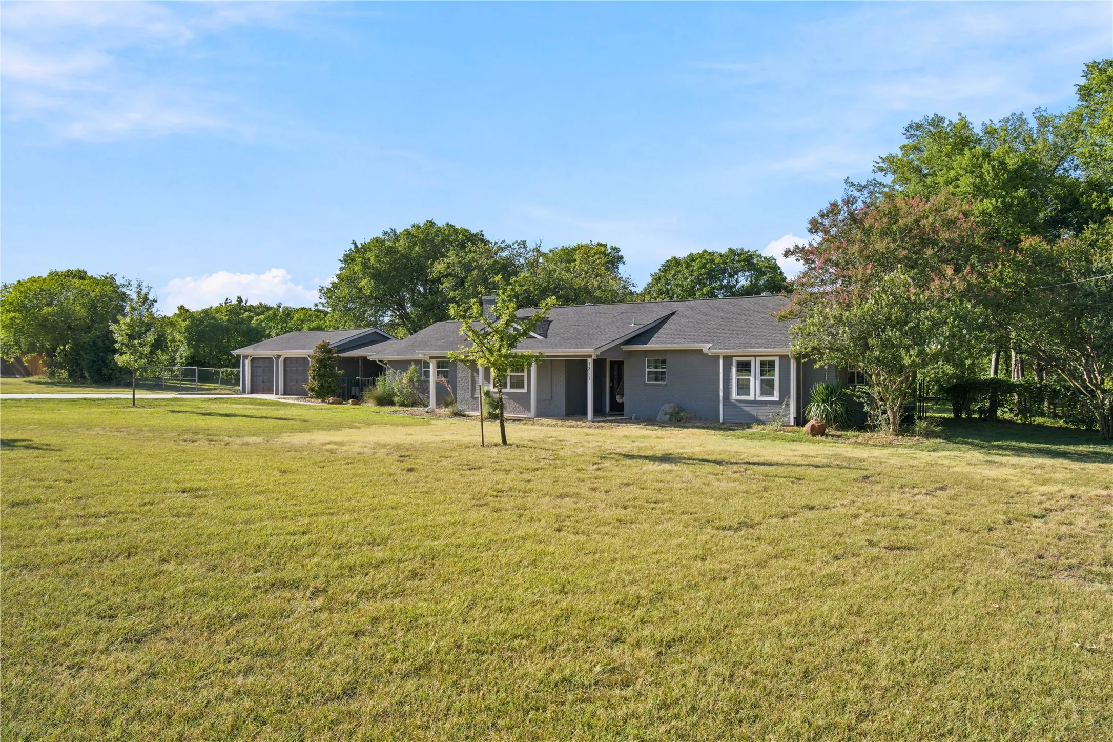 Single Family Residence For Rent in Ellis County , 1211 Mcalpin Road, Midlothian, Texas 76065, 4 Bedrooms, 3 Bathrooms, 2 Garage spaces, 2,104 Sqft, built in 1983, Price $3,800, mls#21339061, Real Estate Agent in Midlothian, Homes For Rent in Ellis county, Homes For Rent in Midlothian, Realtor in Midlothian Texas, Real Estate Brokerage Independent Realty Texas, Luminita Cordes Realtor