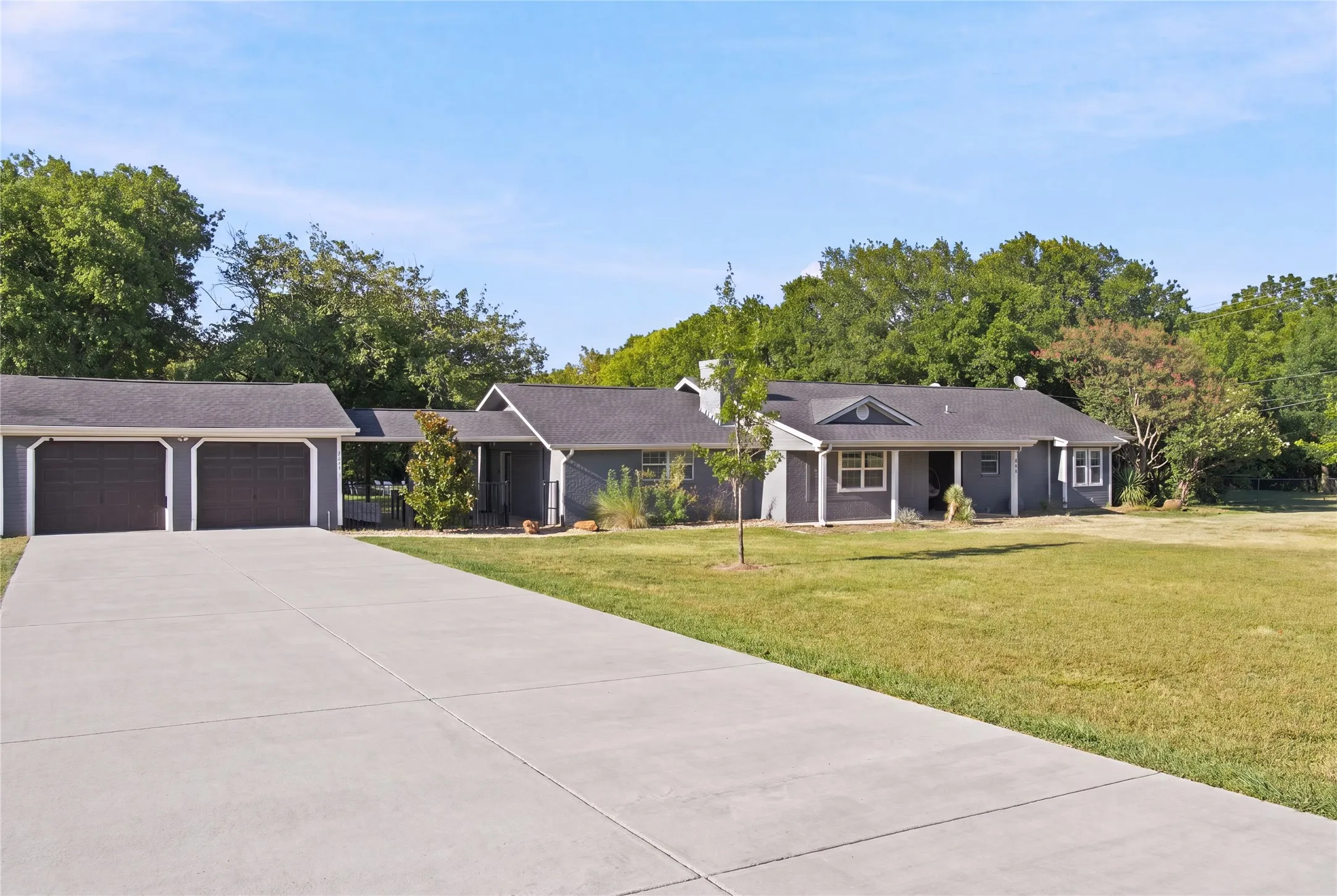 Single Family Residence For Rent in Ellis County , 1211 Mcalpin Road, Midlothian, Texas 76065, 4 Bedrooms, 3 Bathrooms, 2 Garage spaces, 2,104 Sqft, built in 1983, Price $3,800, mls#21339061, Real Estate Agent in Midlothian, Homes For Rent in Ellis county, Homes For Rent in Midlothian, Realtor in Midlothian Texas, Real Estate Brokerage Independent Realty Texas, Luminita Cordes Realtor