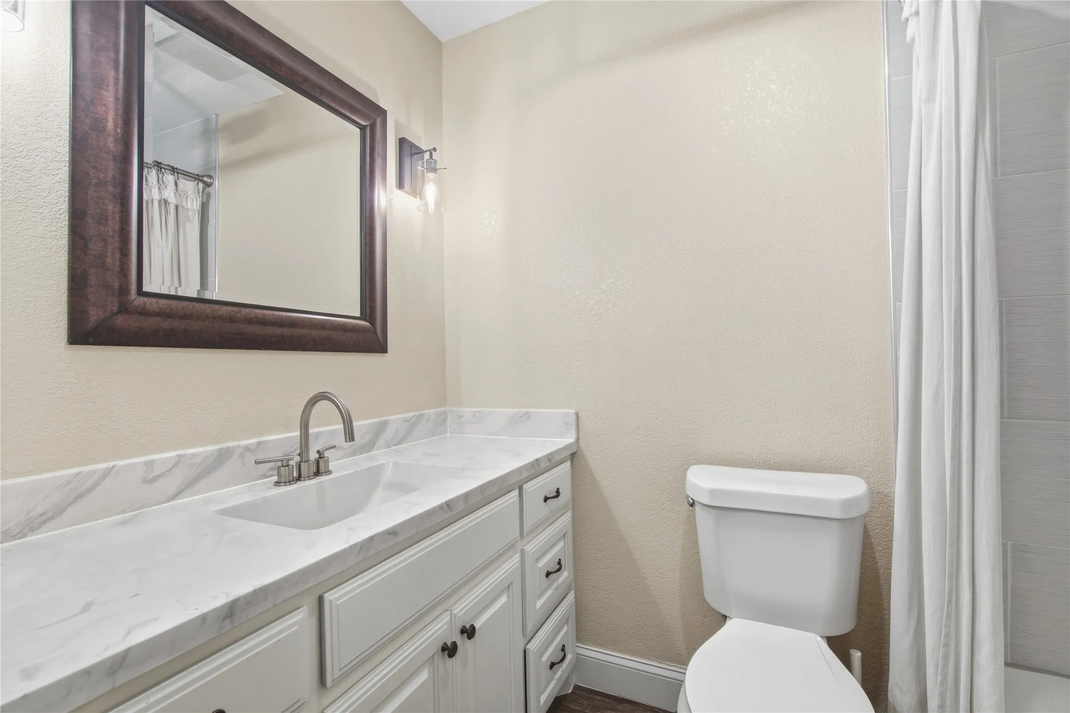 Single Family Residence For Rent in Ellis County , 1211 Mcalpin Road, Midlothian, Texas 76065, 4 Bedrooms, 3 Bathrooms, 2 Garage spaces, 2,104 Sqft, built in 1983, Price $3,800, mls#21339061, Real Estate Agent in Midlothian, Homes For Rent in Ellis county, Homes For Rent in Midlothian, Realtor in Midlothian Texas, Real Estate Brokerage Independent Realty Texas, Luminita Cordes Realtor