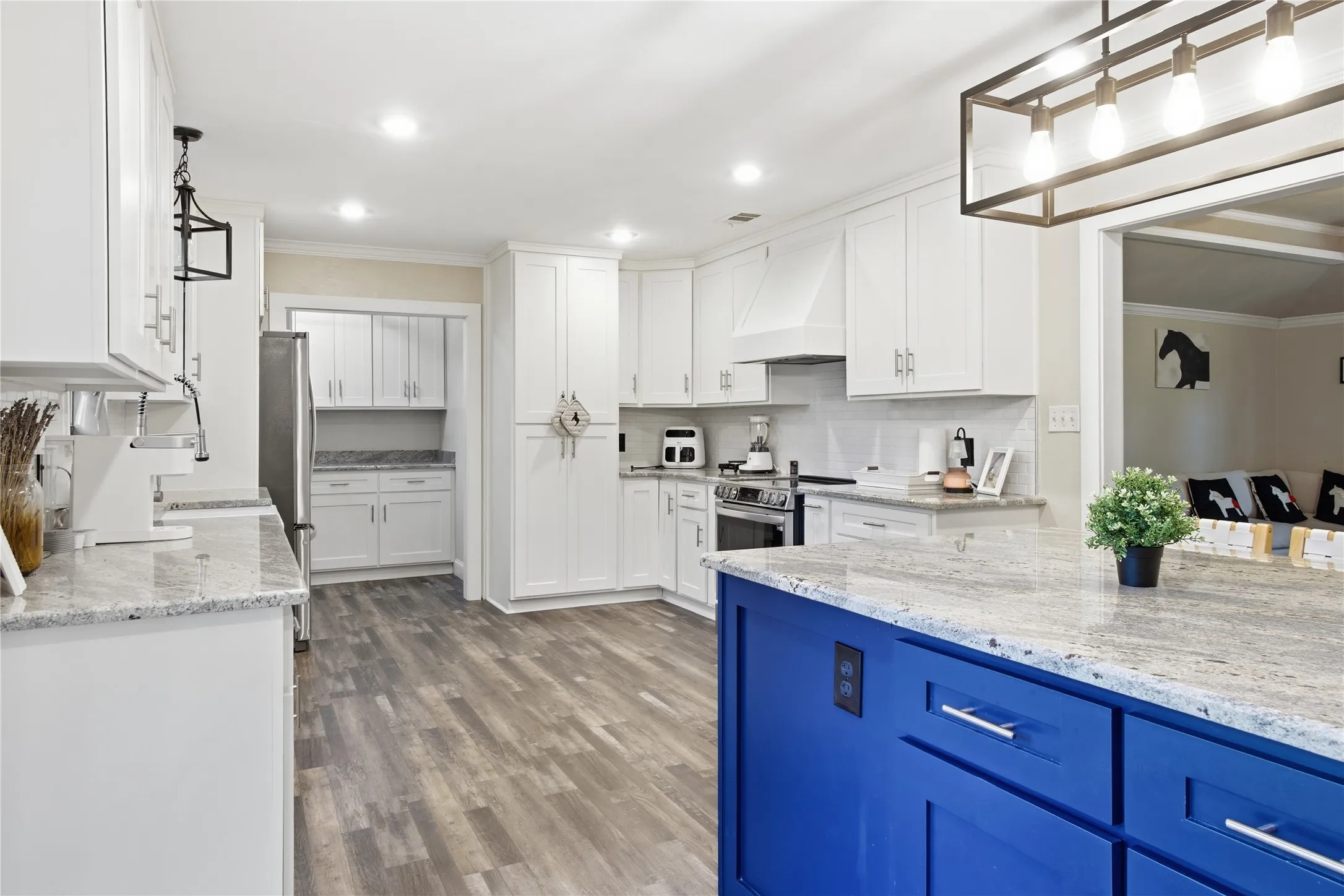 Single Family Residence For Rent in Ellis County , 1211 Mcalpin Road, Midlothian, Texas 76065, 4 Bedrooms, 3 Bathrooms, 2 Garage spaces, 2,104 Sqft, built in 1983, Price $3,800, mls#21339061, Real Estate Agent in Midlothian, Homes For Rent in Ellis county, Homes For Rent in Midlothian, Realtor in Midlothian Texas, Real Estate Brokerage Independent Realty Texas, Luminita Cordes Realtor