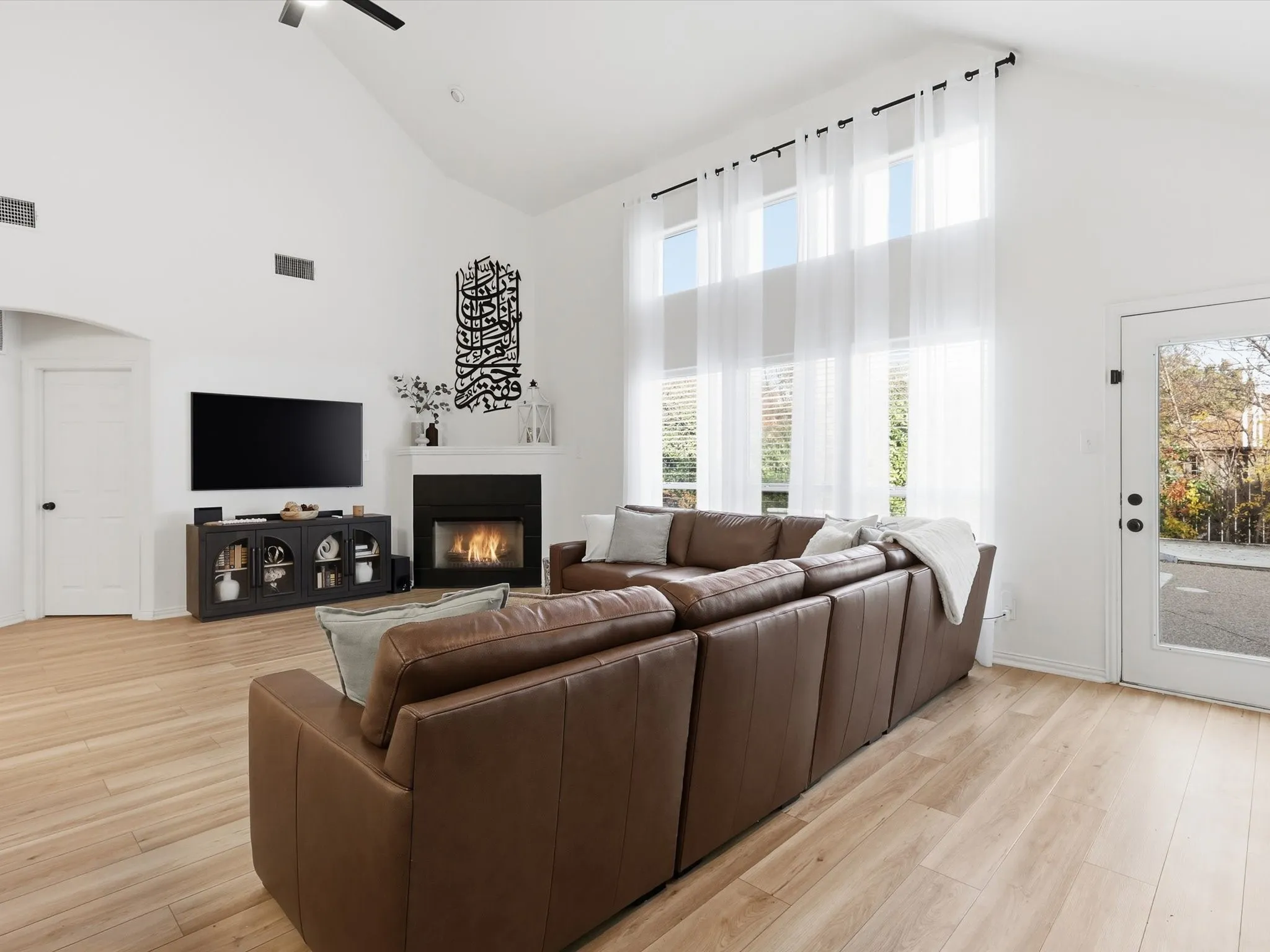 Single Family Residence For Sale in Tarrant County , 8320 Bandelier Trail, Fort Worth, Texas 76137, 3 Bedroom, 2 Bathroom, 2 Garage spaces, 2,341 Sqft, built in 1999, mls#21321023, Real Estate Agent in Fort Worth, Homes For Sale in Tarrant county, Homes For Sale in Fort Worth, Realtor in Fort Worth Texas, Real Estate Brokerage Independent Realty Texas, Luminita Cordes Realtor