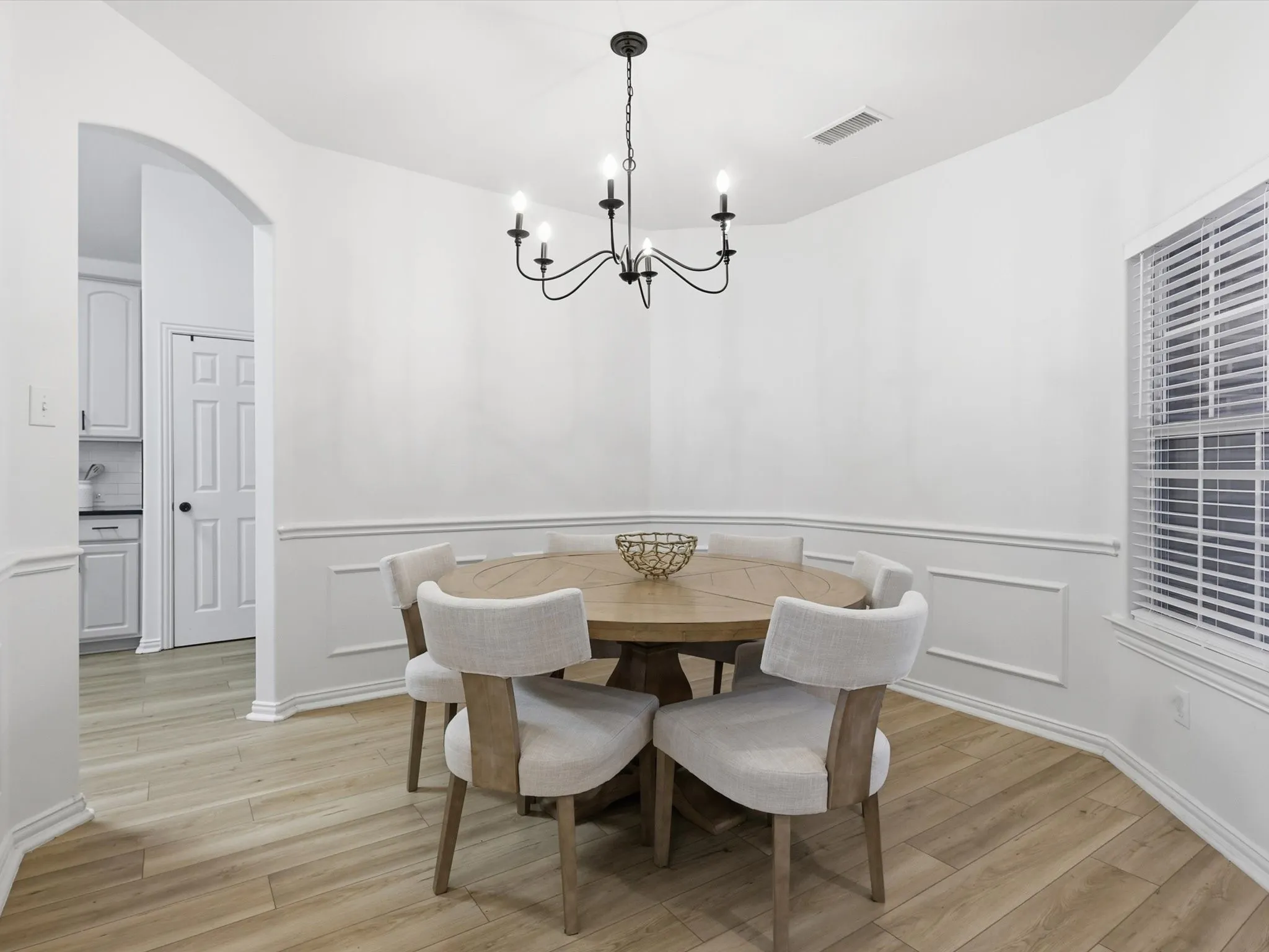 Single Family Residence For Sale in Tarrant County , 8320 Bandelier Trail, Fort Worth, Texas 76137, 3 Bedroom, 2 Bathroom, 2 Garage spaces, 2,341 Sqft, built in 1999, mls#21321023, Real Estate Agent in Fort Worth, Homes For Sale in Tarrant county, Homes For Sale in Fort Worth, Realtor in Fort Worth Texas, Real Estate Brokerage Independent Realty Texas, Luminita Cordes Realtor