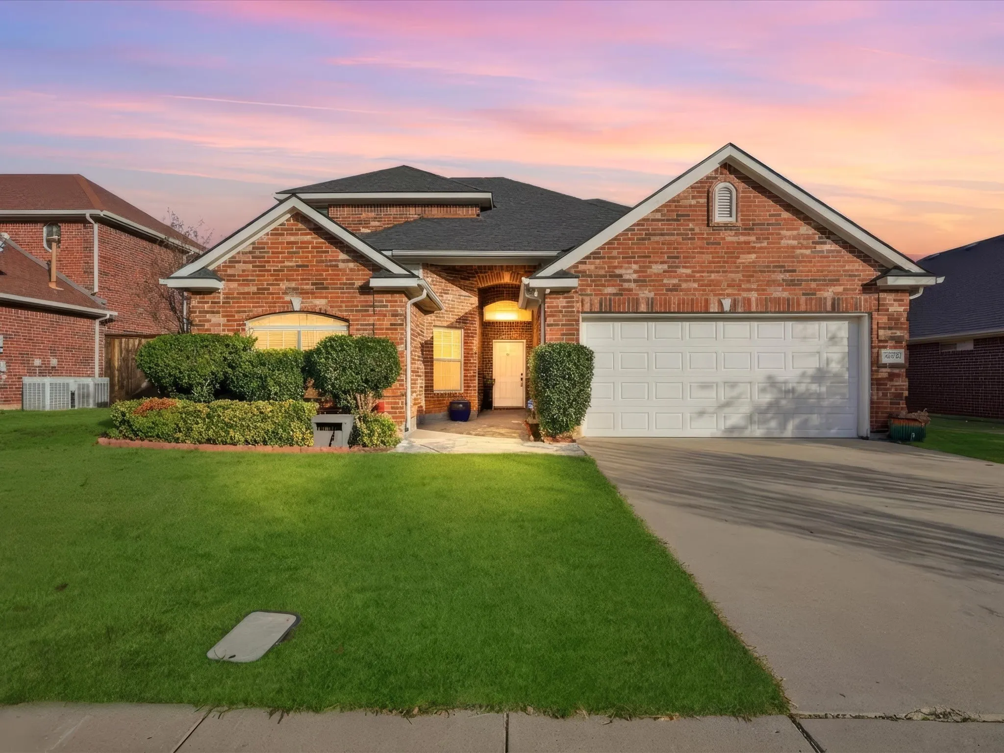 Single Family Residence For Sale in Tarrant County , 8320 Bandelier Trail, Fort Worth, Texas 76137, 3 Bedroom, 2 Bathroom, 2 Garage spaces, 2,341 Sqft, built in 1999, mls#21321023, Real Estate Agent in Fort Worth, Homes For Sale in Tarrant county, Homes For Sale in Fort Worth, Realtor in Fort Worth Texas, Real Estate Brokerage Independent Realty Texas, Luminita Cordes Realtor