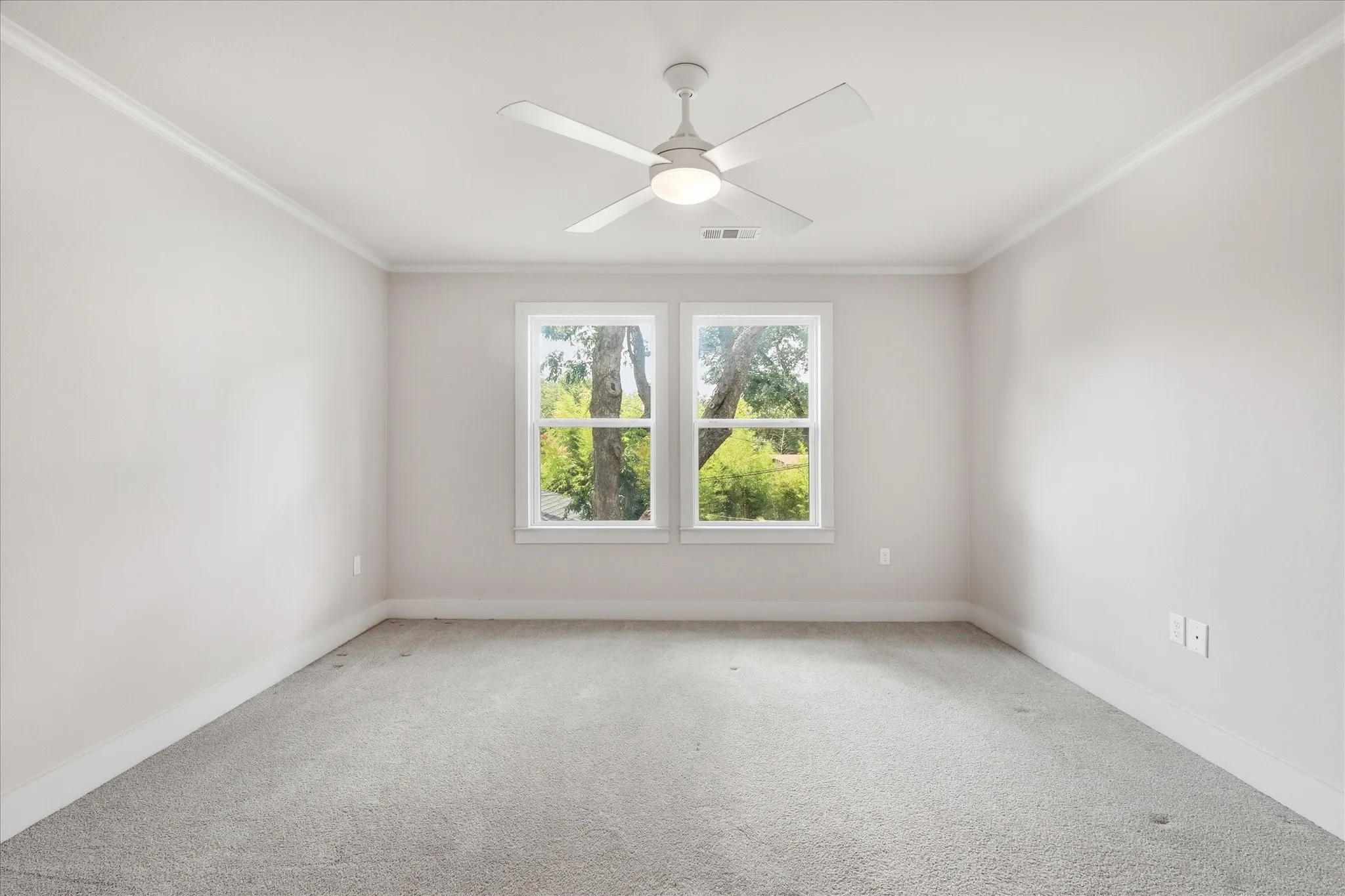 Single Family Residence For Sale in Dallas County , 1136 Woodlawn Avenue, Dallas, Texas 75208, 3 Bedroom, 3 Bathroom, Garage spaces, 2,017 Sqft, built in 1940, mls#21334370, Real Estate Agent in Dallas, Homes For Sale in Dallas county, Homes For Sale in Dallas, Realtor in Dallas Texas, Real Estate Brokerage Independent Realty Texas, Luminita Cordes Realtor