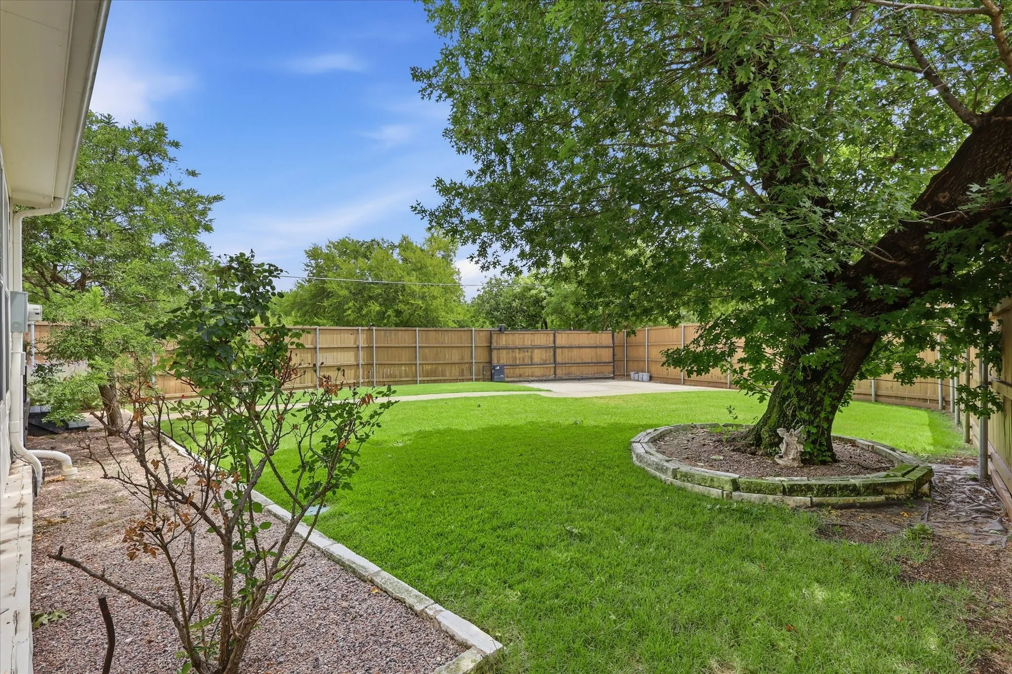 Single Family Residence For Sale in Dallas County , 1136 Woodlawn Avenue, Dallas, Texas 75208, 3 Bedroom, 3 Bathroom, Garage spaces, 2,017 Sqft, built in 1940, mls#21334370, Real Estate Agent in Dallas, Homes For Sale in Dallas county, Homes For Sale in Dallas, Realtor in Dallas Texas, Real Estate Brokerage Independent Realty Texas, Luminita Cordes Realtor