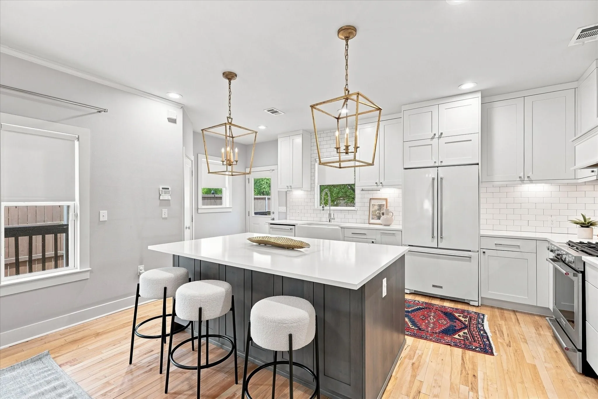 Single Family Residence For Sale in Dallas County , 1136 Woodlawn Avenue, Dallas, Texas 75208, 3 Bedroom, 3 Bathroom, Garage spaces, 2,017 Sqft, built in 1940, mls#21334370, Real Estate Agent in Dallas, Homes For Sale in Dallas county, Homes For Sale in Dallas, Realtor in Dallas Texas, Real Estate Brokerage Independent Realty Texas, Luminita Cordes Realtor