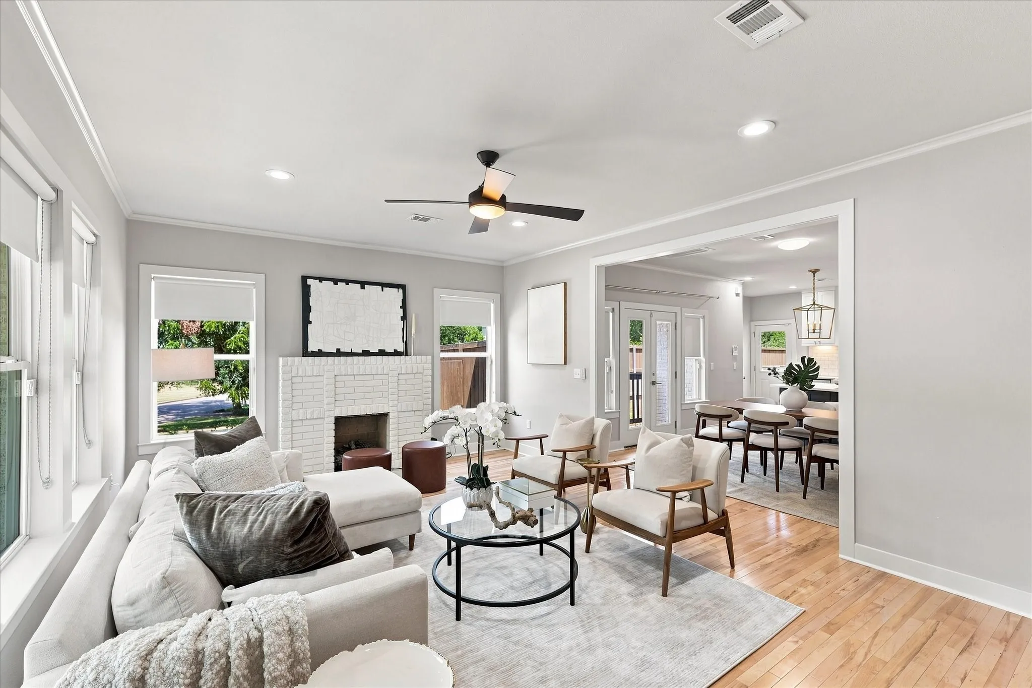Single Family Residence For Sale in Dallas County , 1136 Woodlawn Avenue, Dallas, Texas 75208, 3 Bedroom, 3 Bathroom, Garage spaces, 2,017 Sqft, built in 1940, mls#21334370, Real Estate Agent in Dallas, Homes For Sale in Dallas county, Homes For Sale in Dallas, Realtor in Dallas Texas, Real Estate Brokerage Independent Realty Texas, Luminita Cordes Realtor
