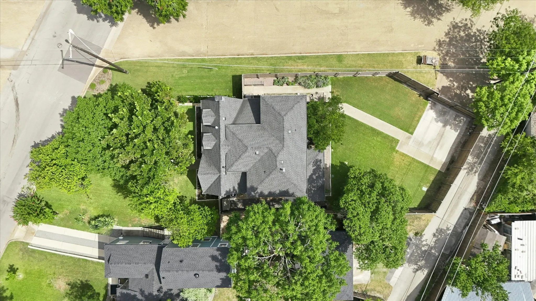 Single Family Residence For Sale in Dallas County , 1136 Woodlawn Avenue, Dallas, Texas 75208, 3 Bedroom, 3 Bathroom, Garage spaces, 2,017 Sqft, built in 1940, mls#21334370, Real Estate Agent in Dallas, Homes For Sale in Dallas county, Homes For Sale in Dallas, Realtor in Dallas Texas, Real Estate Brokerage Independent Realty Texas, Luminita Cordes Realtor
