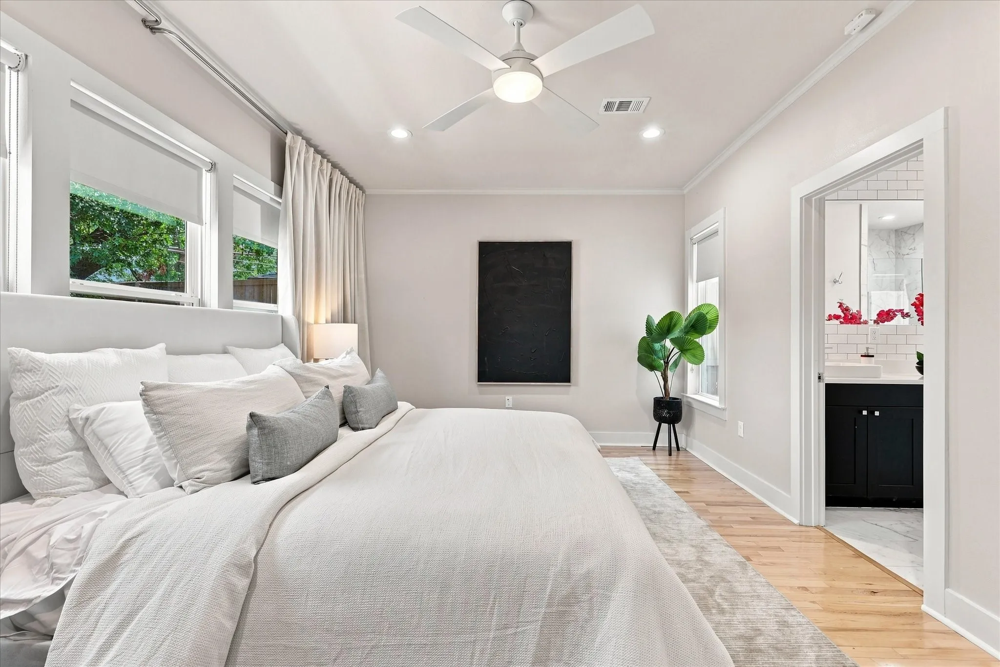 Single Family Residence For Sale in Dallas County , 1136 Woodlawn Avenue, Dallas, Texas 75208, 3 Bedroom, 3 Bathroom, Garage spaces, 2,017 Sqft, built in 1940, mls#21334370, Real Estate Agent in Dallas, Homes For Sale in Dallas county, Homes For Sale in Dallas, Realtor in Dallas Texas, Real Estate Brokerage Independent Realty Texas, Luminita Cordes Realtor