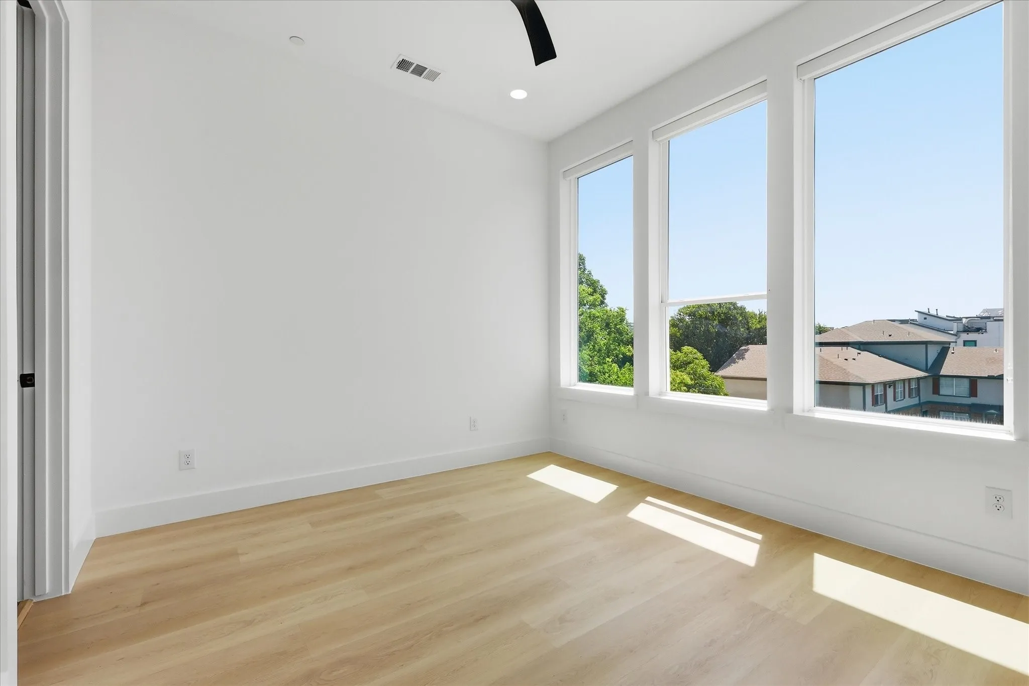 Townhouse For Rent in Dallas County , 2015 California Drive 104, Dallas, Texas 75204, 2 Bedroom, 3 Bathroom, 2 Garage spaces, 1,674 Sqft, built in 2024, mls#21339088, Real Estate Agent in Dallas, Homes For Rent in Dallas county, Homes For Rent in Dallas, Realtor in Dallas Texas, Real Estate Brokerage Independent Realty Texas, Luminita Cordes Realtor