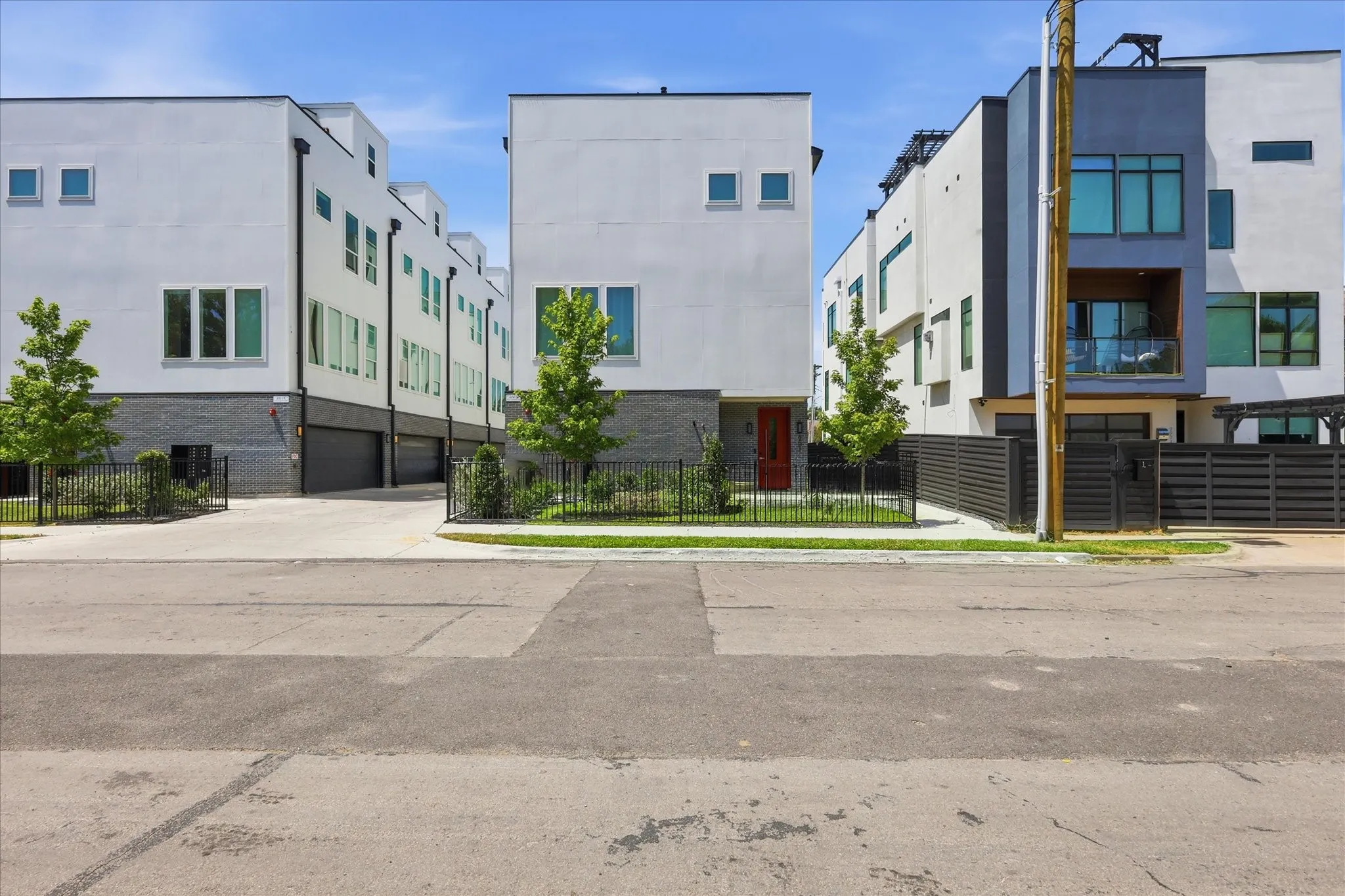Townhouse For Rent in Dallas County , 2015 California Drive 104, Dallas, Texas 75204, 2 Bedroom, 3 Bathroom, 2 Garage spaces, 1,674 Sqft, built in 2024, mls#21339088, Real Estate Agent in Dallas, Homes For Rent in Dallas county, Homes For Rent in Dallas, Realtor in Dallas Texas, Real Estate Brokerage Independent Realty Texas, Luminita Cordes Realtor