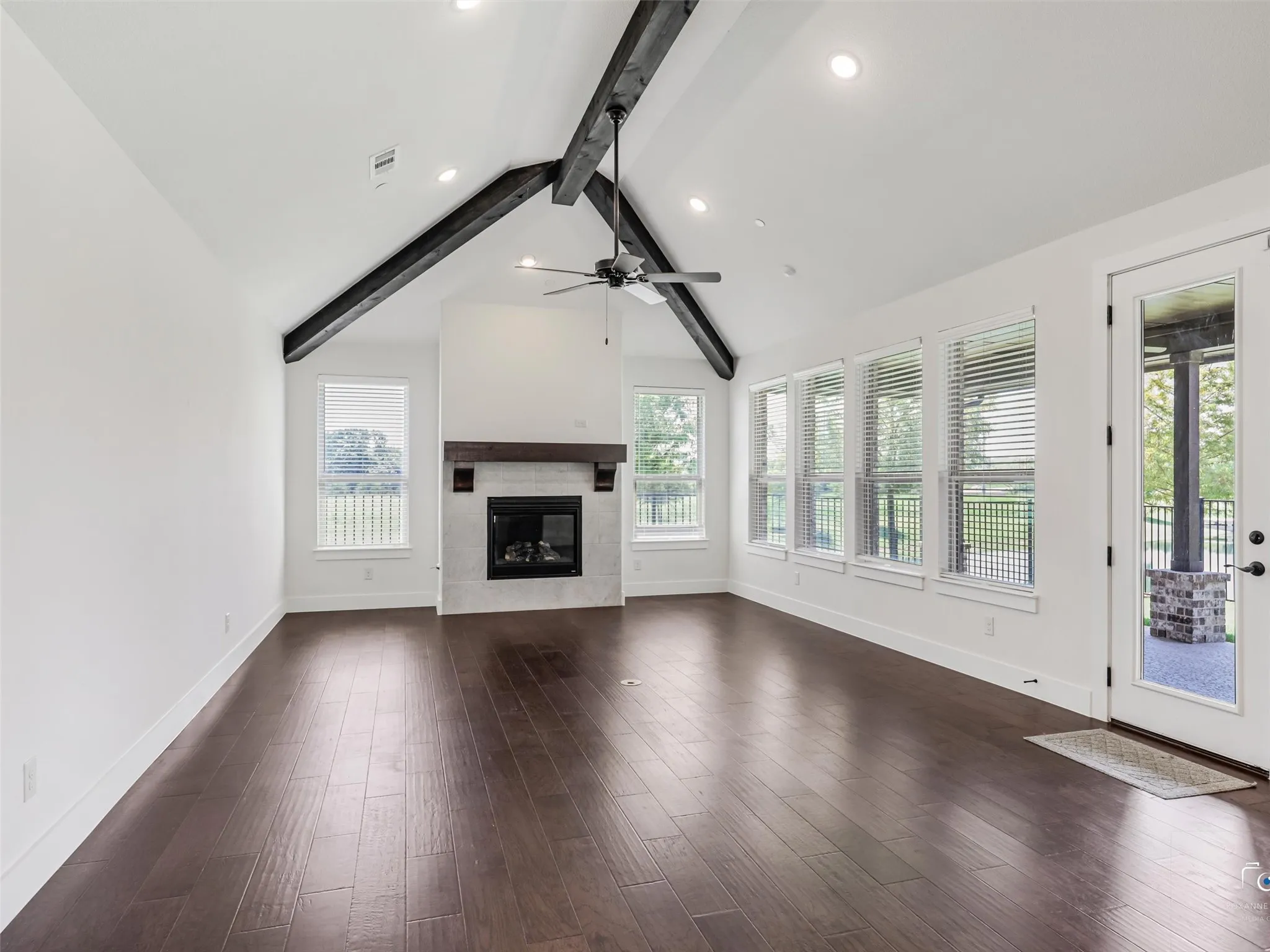 Single Family Residence For Sale in Collin County , 301 Florence Drive, Prosper, Texas 75078, 3 Bedroom, 3 Bathroom, 2 Garage spaces, 3,003 Sqft, built in 2023, mls#21332399, Real Estate Agent in Prosper, Homes For Sale in Collin county, Homes For Sale in Prosper, Realtor in Prosper Texas, Real Estate Brokerage Independent Realty Texas, Luminita Cordes Realtor