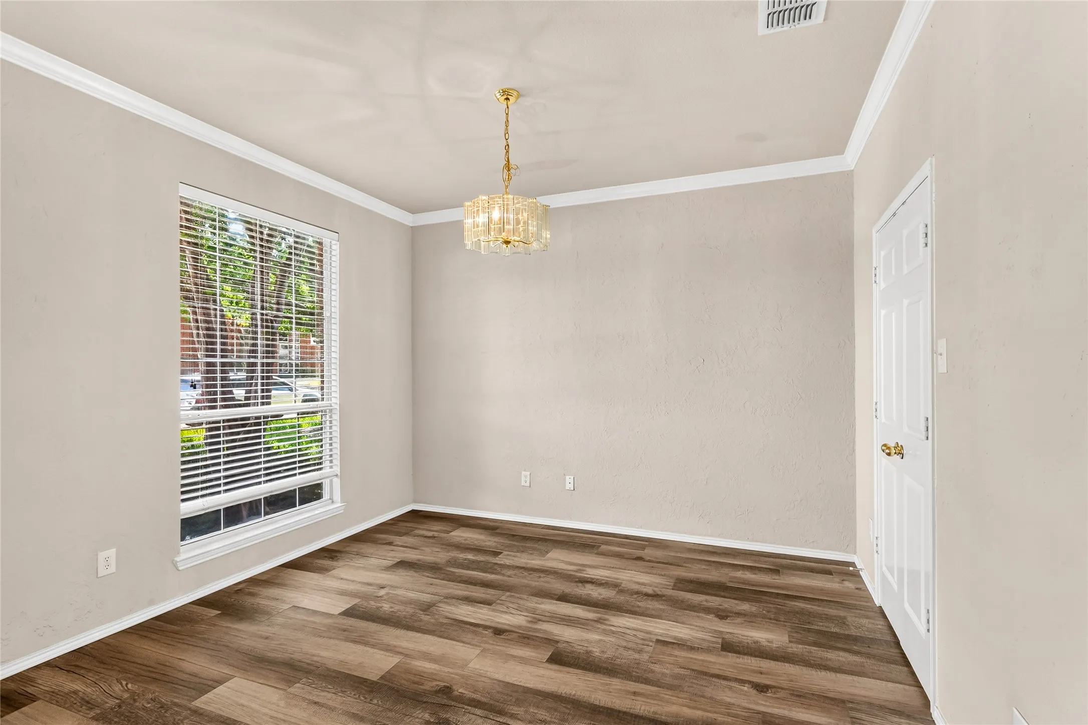 Single Family Residence For Rent in Denton County , 4325 Boca Raton Drive, The Colony, Texas 75056, 5 Bedroom, 3 Bathroom, 2 Garage spaces, 3,307 Sqft, built in 1997, mls#21335122, Real Estate Agent in The Colony, Homes For Rent in Denton county, Homes For Rent in The Colony, Realtor in The Colony Texas, Real Estate Brokerage Independent Realty Texas, Luminita Cordes Realtor