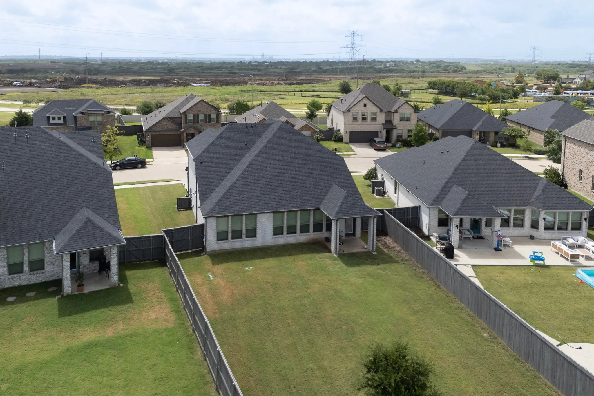 Single Family Residence For Sale in Ellis County , 6725 Aster Drive, Venus, Texas 76084, 4 Bedroom, 3 Bathroom, 2 Garage spaces, 2,372 Sqft, built in 2021, Price $409,900, mls#21337986, Real Estate Agent in Venus, Homes For Sale in Ellis county, Homes For Sale in Venus, Realtor in Venus Texas, Real Estate Brokerage Independent Realty Texas, Luminita Cordes Realtor