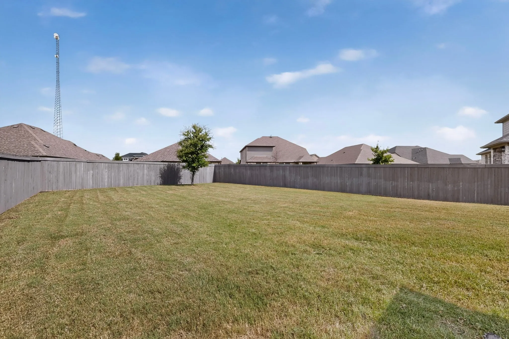 Single Family Residence For Sale in Ellis County , 6725 Aster Drive, Venus, Texas 76084, 4 Bedroom, 3 Bathroom, 2 Garage spaces, 2,372 Sqft, built in 2021, Price $409,900, mls#21337986, Real Estate Agent in Venus, Homes For Sale in Ellis county, Homes For Sale in Venus, Realtor in Venus Texas, Real Estate Brokerage Independent Realty Texas, Luminita Cordes Realtor