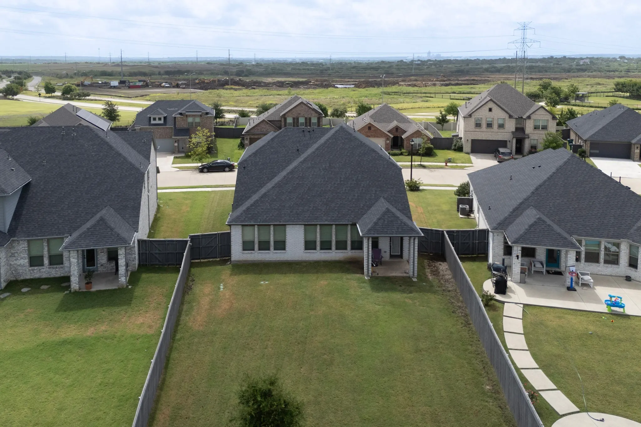 Single Family Residence For Sale in Ellis County , 6725 Aster Drive, Venus, Texas 76084, 4 Bedroom, 3 Bathroom, 2 Garage spaces, 2,372 Sqft, built in 2021, Price $409,900, mls#21337986, Real Estate Agent in Venus, Homes For Sale in Ellis county, Homes For Sale in Venus, Realtor in Venus Texas, Real Estate Brokerage Independent Realty Texas, Luminita Cordes Realtor