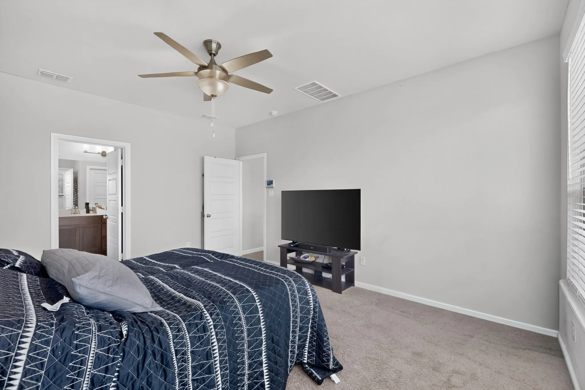 Single Family Residence For Sale in Ellis County , 6725 Aster Drive, Venus, Texas 76084, 4 Bedroom, 3 Bathroom, 2 Garage spaces, 2,372 Sqft, built in 2021, Price $409,900, mls#21337986, Real Estate Agent in Venus, Homes For Sale in Ellis county, Homes For Sale in Venus, Realtor in Venus Texas, Real Estate Brokerage Independent Realty Texas, Luminita Cordes Realtor
