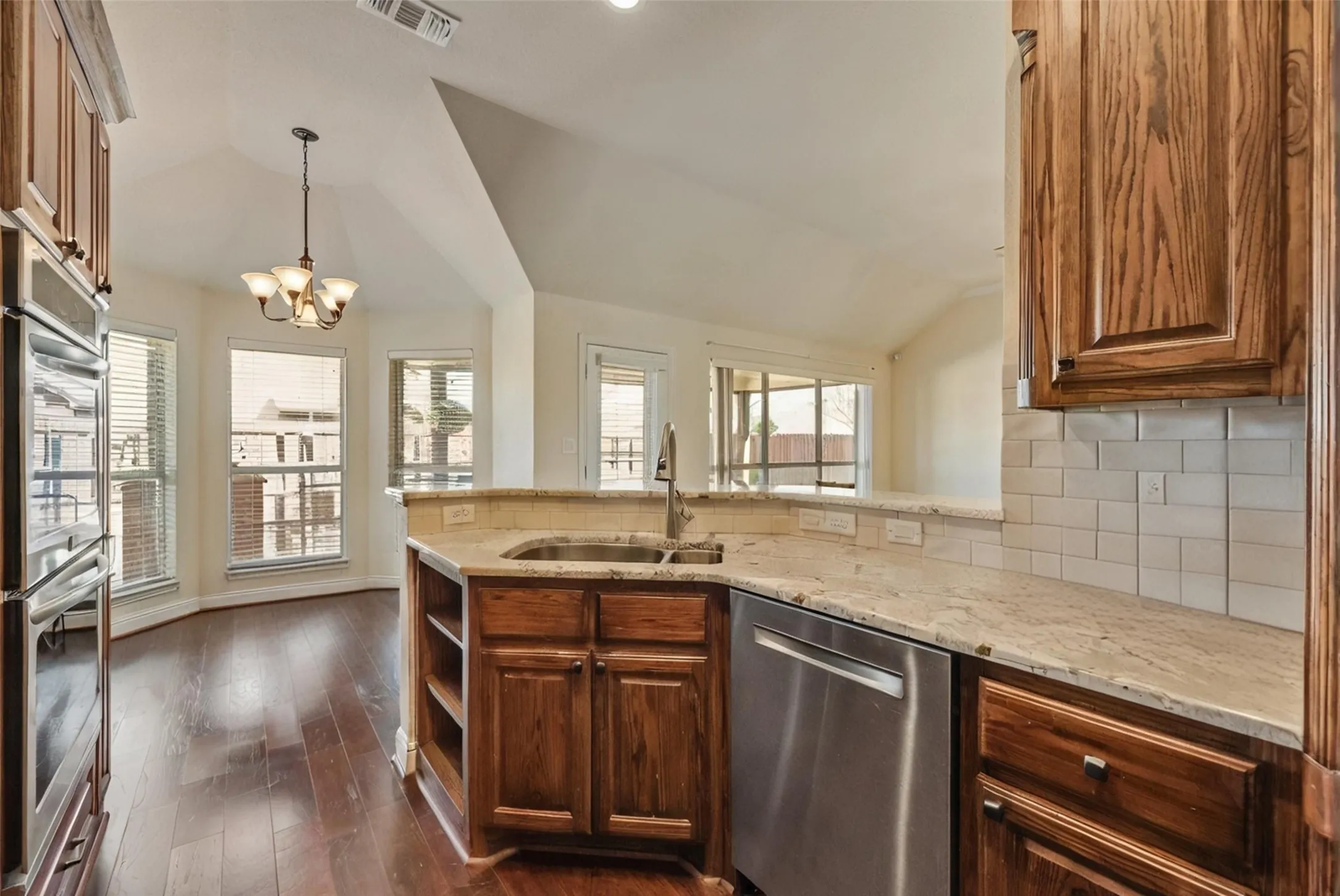 Single Family Residence For Sale in Collin County , 750 Stefhanie Drive, Celina, Texas 75009, 3 Bedroom, 2 Bathroom, 2 Garage spaces, 1,766 Sqft, built in 2005, mls#21337486, Real Estate Agent in Celina, Homes For Sale in Collin county, Homes For Sale in Celina, Realtor in Celina Texas, Real Estate Brokerage Independent Realty Texas, Luminita Cordes Realtor