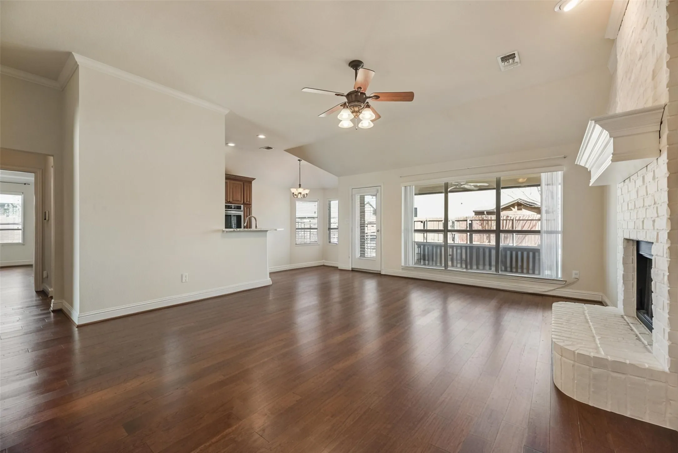 Single Family Residence For Sale in Collin County , 750 Stefhanie Drive, Celina, Texas 75009, 3 Bedroom, 2 Bathroom, 2 Garage spaces, 1,766 Sqft, built in 2005, mls#21337486, Real Estate Agent in Celina, Homes For Sale in Collin county, Homes For Sale in Celina, Realtor in Celina Texas, Real Estate Brokerage Independent Realty Texas, Luminita Cordes Realtor