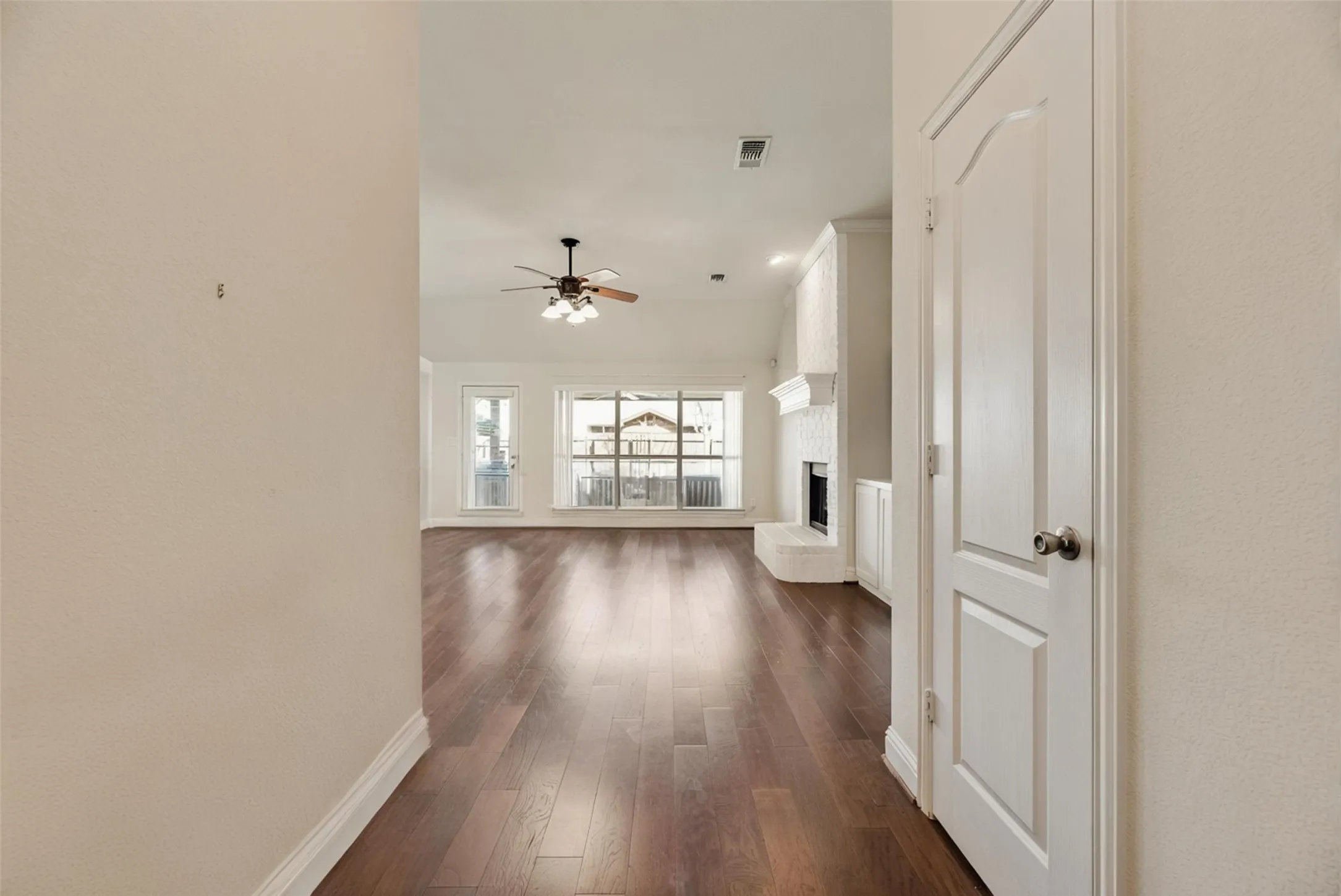Single Family Residence For Sale in Collin County , 750 Stefhanie Drive, Celina, Texas 75009, 3 Bedroom, 2 Bathroom, 2 Garage spaces, 1,766 Sqft, built in 2005, mls#21337486, Real Estate Agent in Celina, Homes For Sale in Collin county, Homes For Sale in Celina, Realtor in Celina Texas, Real Estate Brokerage Independent Realty Texas, Luminita Cordes Realtor