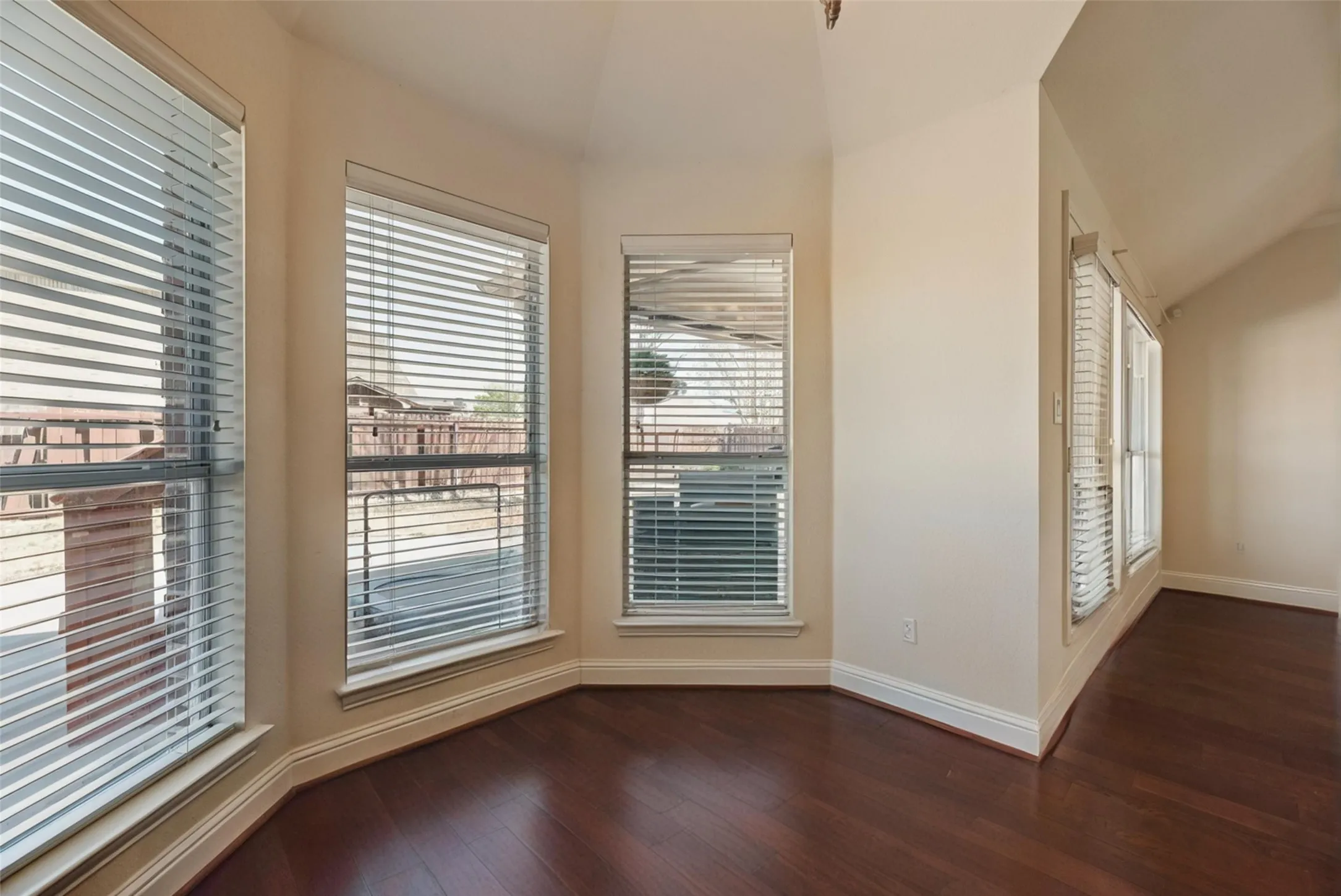 Single Family Residence For Sale in Collin County , 750 Stefhanie Drive, Celina, Texas 75009, 3 Bedroom, 2 Bathroom, 2 Garage spaces, 1,766 Sqft, built in 2005, mls#21337486, Real Estate Agent in Celina, Homes For Sale in Collin county, Homes For Sale in Celina, Realtor in Celina Texas, Real Estate Brokerage Independent Realty Texas, Luminita Cordes Realtor