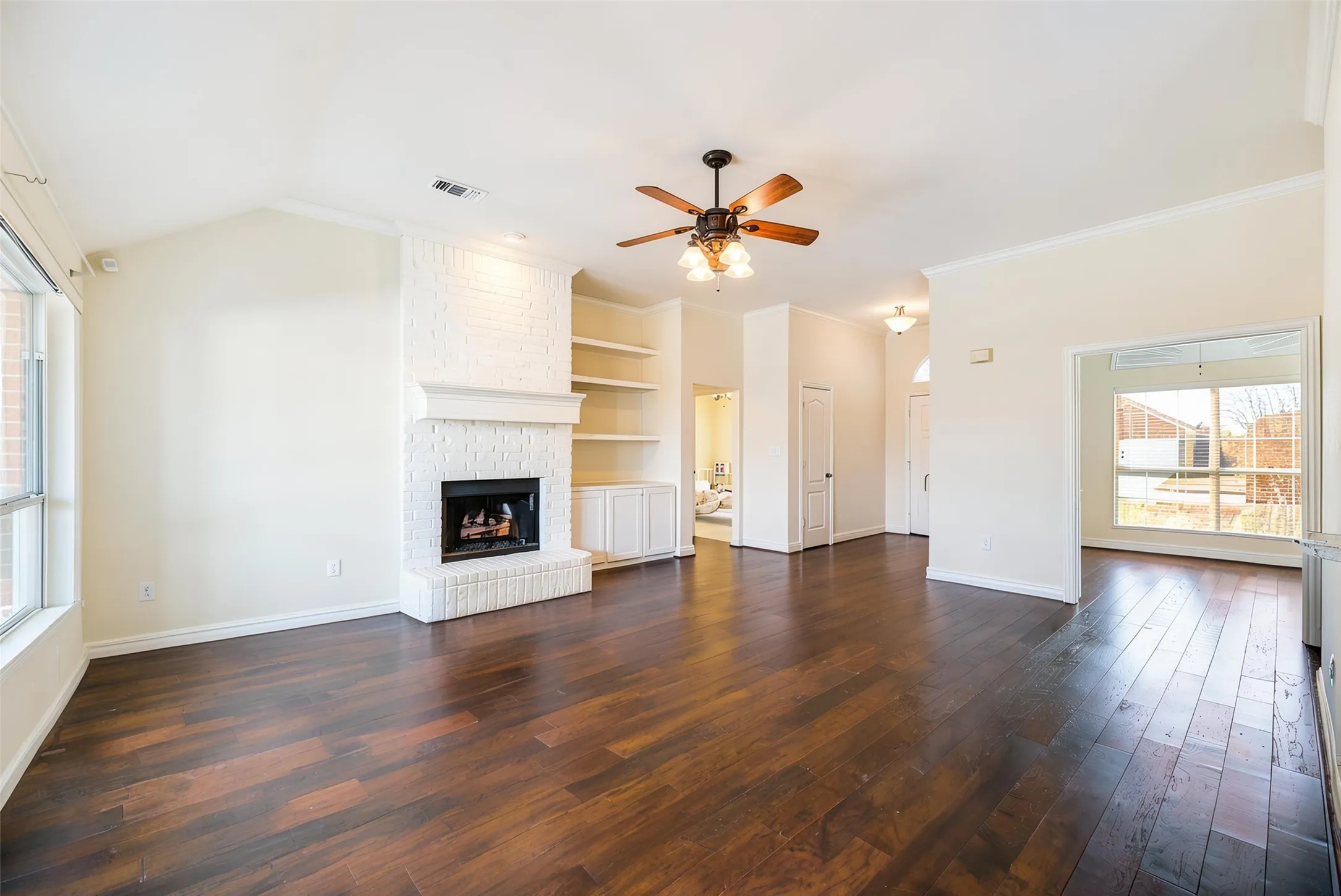 Single Family Residence For Sale in Collin County , 750 Stefhanie Drive, Celina, Texas 75009, 3 Bedroom, 2 Bathroom, 2 Garage spaces, 1,766 Sqft, built in 2005, mls#21337486, Real Estate Agent in Celina, Homes For Sale in Collin county, Homes For Sale in Celina, Realtor in Celina Texas, Real Estate Brokerage Independent Realty Texas, Luminita Cordes Realtor