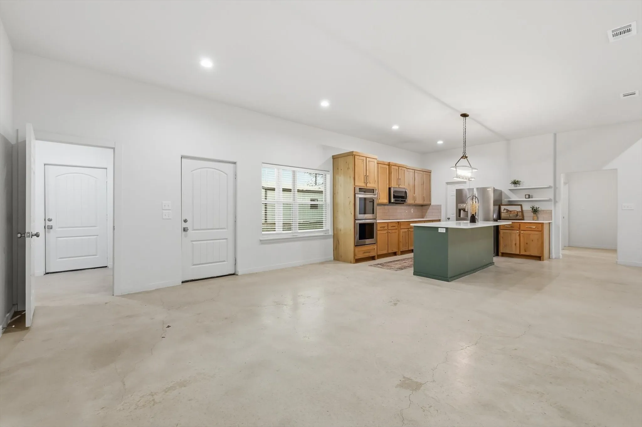 Single Family Residence For Rent in Wise County , 1445 County Road 3690, Paradise, Texas 76073, 3 Bedroom, 3 Bathroom, 1 Garage spaces, 3,048 Sqft, built in 2023, mls#21339233, Real Estate Agent in Paradise, Homes For Rent in Wise county, Homes For Rent in Paradise, Realtor in Paradise Texas, Real Estate Brokerage Independent Realty Texas, Luminita Cordes Realtor