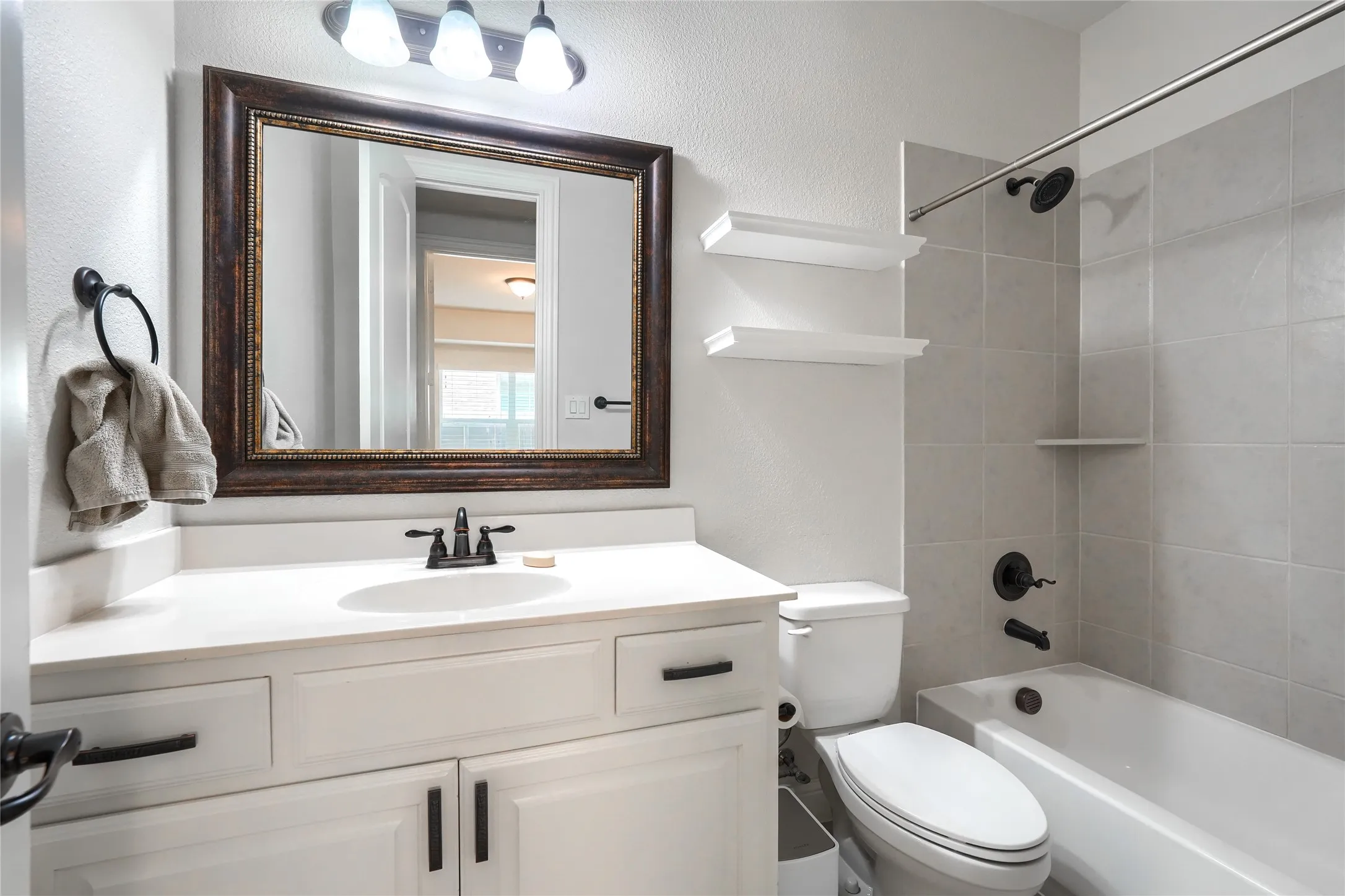 Single Family Residence For Rent in Denton County , 625 Yarrow Street, Little Elm, Texas 75068, 5 Bedroom, 4 Bathroom, 3 Garage spaces, 4,070 Sqft, built in 2018, mls#21339234, Real Estate Agent in Little Elm, Homes For Rent in Denton county, Homes For Rent in Little Elm, Realtor in Little Elm Texas, Real Estate Brokerage Independent Realty Texas, Luminita Cordes Realtor