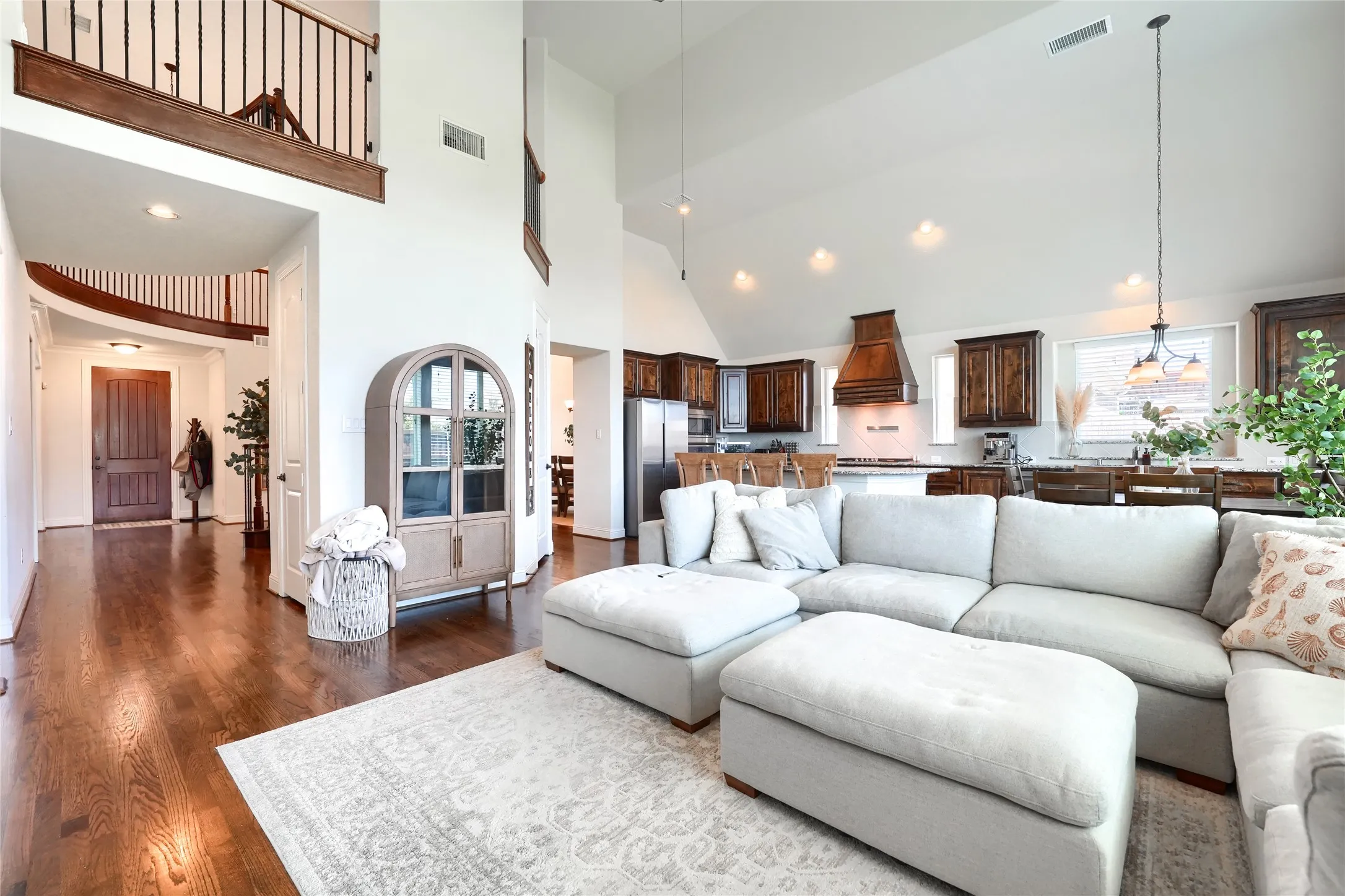 Single Family Residence For Rent in Denton County , 625 Yarrow Street, Little Elm, Texas 75068, 5 Bedroom, 4 Bathroom, 3 Garage spaces, 4,070 Sqft, built in 2018, mls#21339234, Real Estate Agent in Little Elm, Homes For Rent in Denton county, Homes For Rent in Little Elm, Realtor in Little Elm Texas, Real Estate Brokerage Independent Realty Texas, Luminita Cordes Realtor