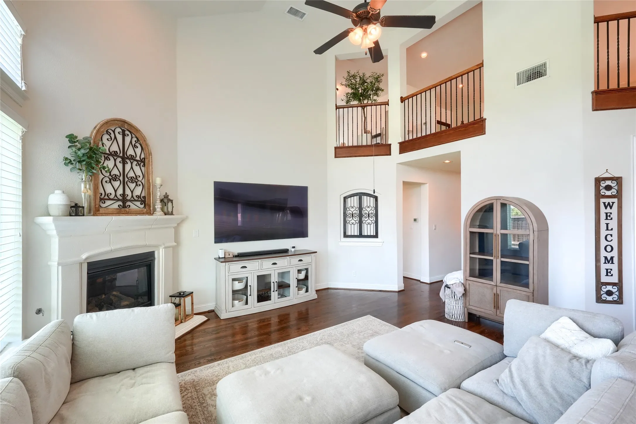 Single Family Residence For Rent in Denton County , 625 Yarrow Street, Little Elm, Texas 75068, 5 Bedroom, 4 Bathroom, 3 Garage spaces, 4,070 Sqft, built in 2018, mls#21339234, Real Estate Agent in Little Elm, Homes For Rent in Denton county, Homes For Rent in Little Elm, Realtor in Little Elm Texas, Real Estate Brokerage Independent Realty Texas, Luminita Cordes Realtor